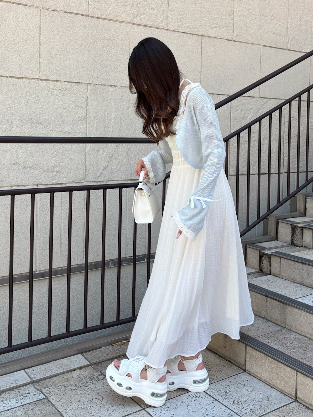 ひろさんの「エメリスタッズ付きケリーバッグ（OLIVE des OLIVE）」を使ったコーディネートの2枚目の写真