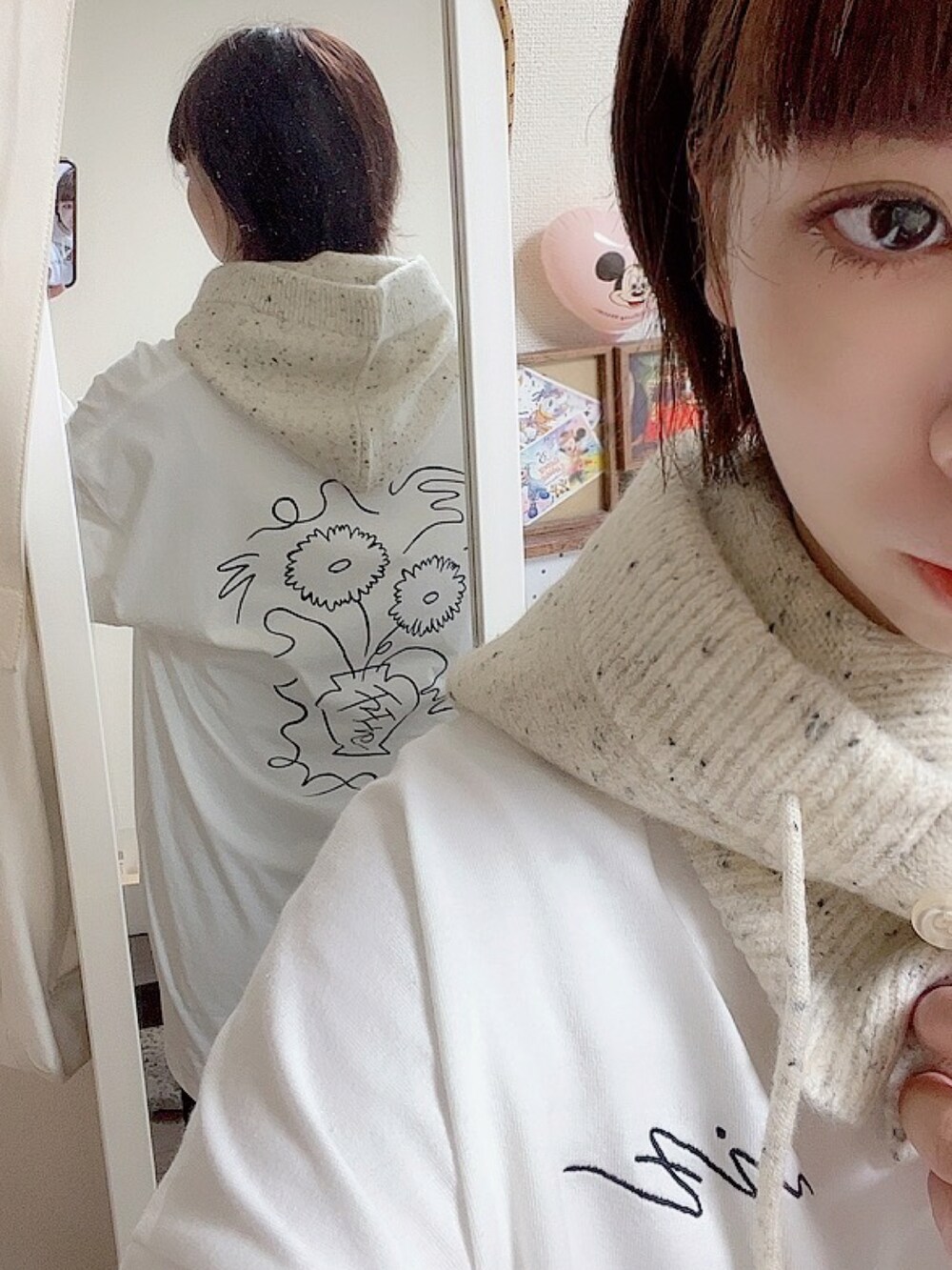 「秋コーデ、ロンT、大人カジュアル、今日のコーデ、おしゃれさんと繋がりたい、低身長女子、Kastane、バラクラバ、ワンピ着回し」｜「Kastaneの【UNISEX】SIXSENCE FLOWERロンT（Tシャツ/カットソー、ホワイト系）」を使った、sachieさん（レディース・152cm）の秋コーディネートの5枚目の写真