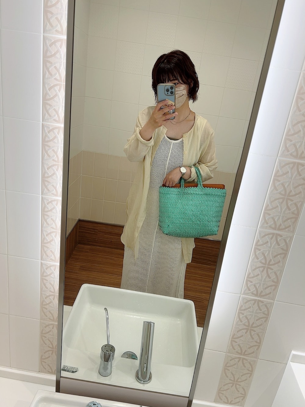 「オトナ女子、お洒落さんとつながりたい、低身長、夏セールで買いました、シャツ、休日スタイル、シンプル、夏、Kastane、kastane_ootd、大人かわいい、kastane_onepiece」｜「Kastaneの透けフィラメントBIGシャツ（シャツ/ブラウス、ベージュ系）」を使った、sachieさん（レディース・152cm）の夏コーディネートの2枚目の写真