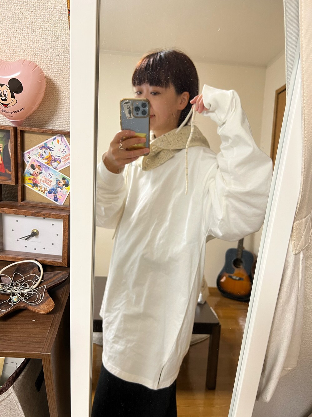 「秋コーデ、ロンT、大人カジュアル、今日のコーデ、おしゃれさんと繋がりたい、低身長女子、Kastane、バラクラバ、ワンピ着回し」｜「Kastaneの【UNISEX】SIXSENCE FLOWERロンT（Tシャツ/カットソー、ホワイト系）」を使った、sachieさん（レディース・152cm）の秋コーディネートの3枚目の写真