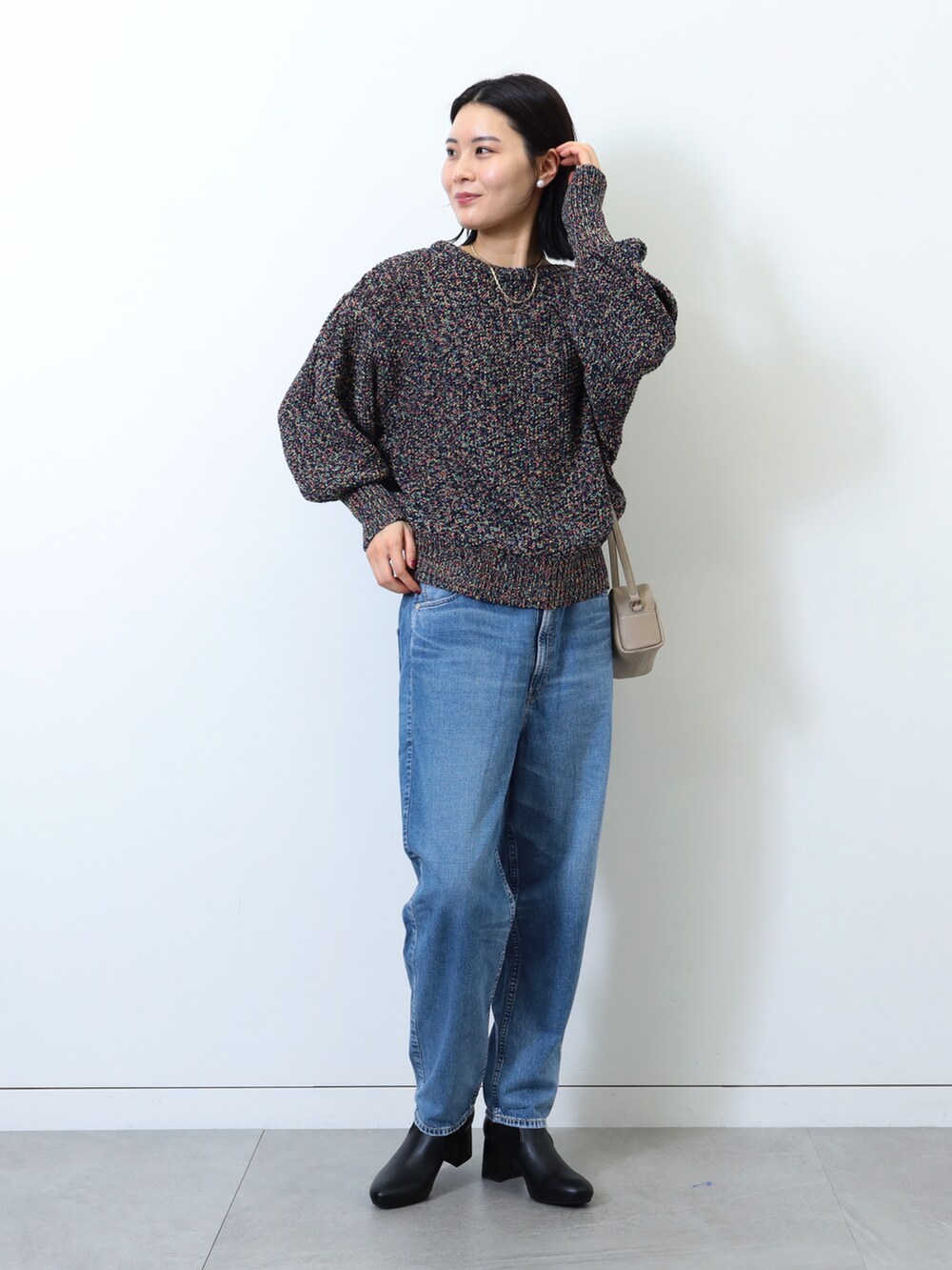 「カラフル、大人コーデ、デニムパンツ、ショルダーバッグ、ミニバッグ、オトナ女子、ニットコーデ、いいね、save、フォローお願いします🤑、プチプラ、デニム、プチプラコーデ、ローファー、大人カジュアル、きれいめカジュアル、カラーコーデ」｜「BEAMS HEARTのBEAMS HEART / カラフル糸 ニット（ニット/セーター、ブルー系）」を使った、kanakoさん（レディース・165cm）の冬コーディネートの2枚目の写真