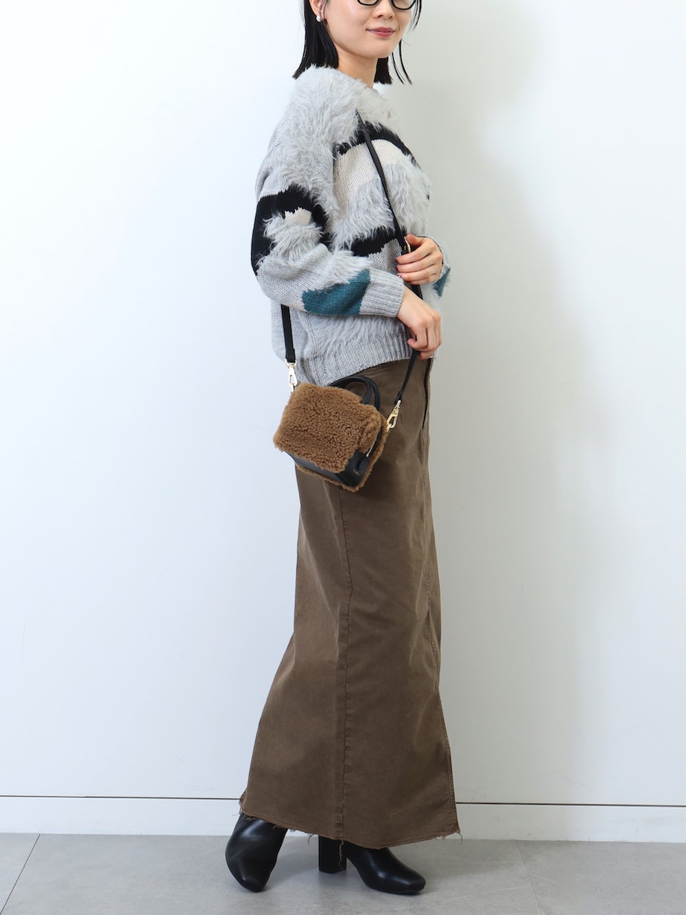 「オトナ女子、柄ニット、ニット、秋冬コーデ、ロングスカート、ブーツ、ショルダーバッグ、ミニバッグ、あったかコーデ、楽チンコーデ、きれいめカジュアル、いいね、save、フォローお願いします🤑、プチプラ、プチプラコーデ、トレンド」｜「BEAMS HEARTのBEAMS HEART / カモフラージュ柄 ニット（ニット/セーター、グレー系）」を使った、kanakoさん（レディース・165cm）の冬コーディネートの2枚目の写真