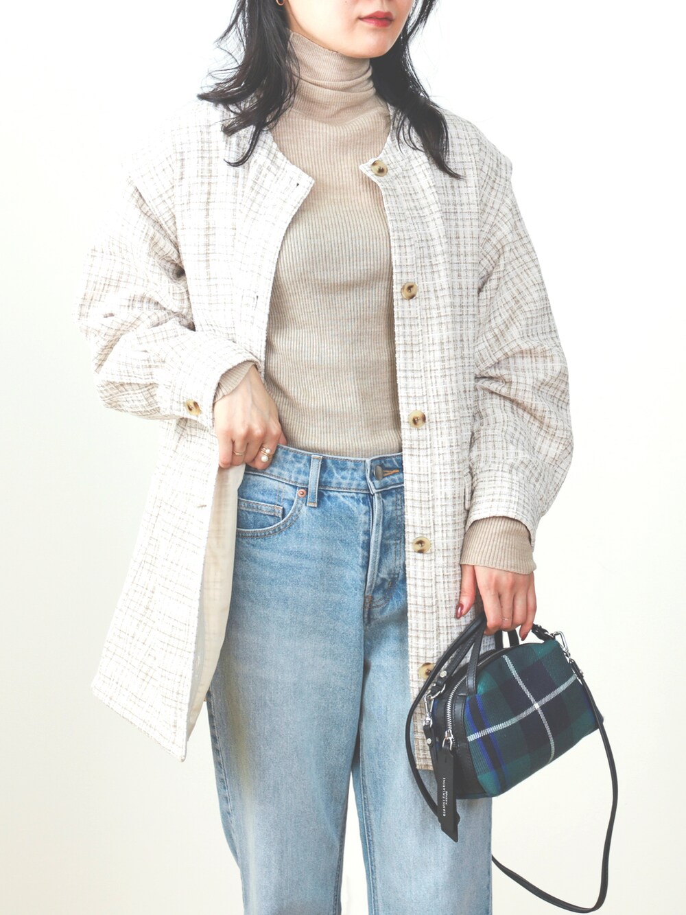 「秋ルック紹介するよ、秋コーデ、秋服準備はじめました、大人カジュアル、デニム、パンプス、オトナカワイイ、ツイード、ツイードジャケット、ミニバッグ、きれいめカジュアル、大人ガーリー、大人コーデ、チェック、大人女子」｜「BEAMS HEARTのBEAMS HEART / ツイード ビッグブルゾン（ブルゾン、ベージュ系）」を使った、kanakoさん（レディース・165cm）の秋コーディネートの4枚目の写真