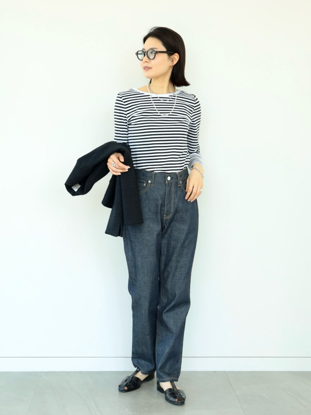 「春のNewスタイル、今日のコーデ、春服、オトナ女子、ボーダー、ボーダートップス、デニムパンツ、グルカサンダル、大人コーデ、いいね、save、フォローお願いします🤑、春のおしゃ見えテクニック、BEAMS、きれいめコーディネート、きれいめカジュアル、大人カジュアル」｜「Demi-Luxe BEAMSのLe minor / マドモアゼル バックUネック カットソー（Tシャツ/カットソー、ブラック系）」を使った、kanakoさん（レディース・165cm）の春コーディネートの4枚目の写真