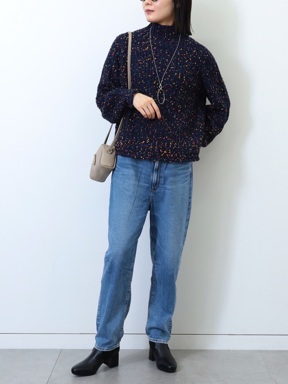「オトナカジュアル、大人かわいい、ニット、ざっくりニット、デニムパンツ、ショルダーバッグ、ミニバッグ、ニットコーデ、いいね、save、フォローお願いします🤑、大人カジュアル、プチプラ、ゆったりコーデ、トレンド、デニム、ハイネック」｜「BEAMS HEARTのBEAMS HEART / カラーネップニット（ニット/セーター、ブルー系）」を使った、kanakoさん（レディース・165cm）の冬コーディネートの3枚目の写真