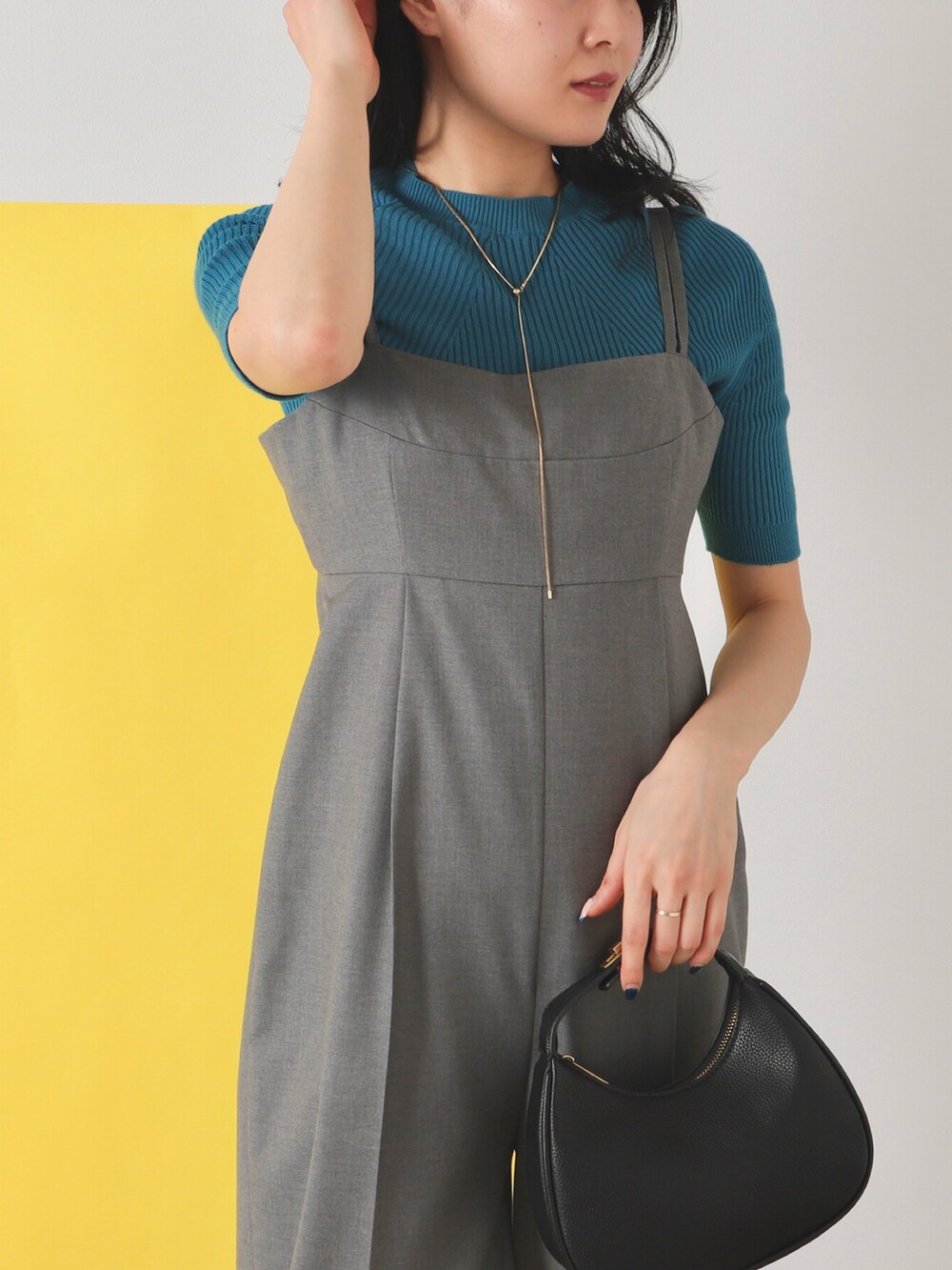 「春服デビュー宣言、春服コーデ、着回しコーデ、サロペット、ハンドバッグ、春コーデ、春、オールインワン、グルカサンダル、きれいめカジュアル、大人コーデ、大人ガーリー、オトナカジュアル、スタイルアップ、トレンド」｜「Ray BEAMSのRay BEAMS / ビスチェ サロペット（サロペット/オーバーオール、シルバー系）」を使った、kanakoさん（レディース・165cm）の春コーディネートの5枚目の写真