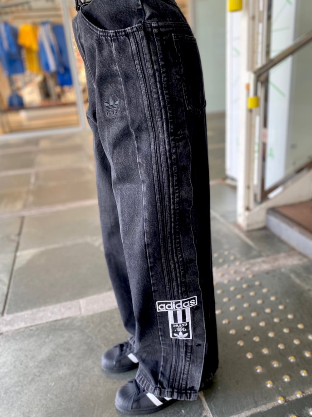 アディブレイク デニムジーンズのアディダスコーデ【アディダス公式】