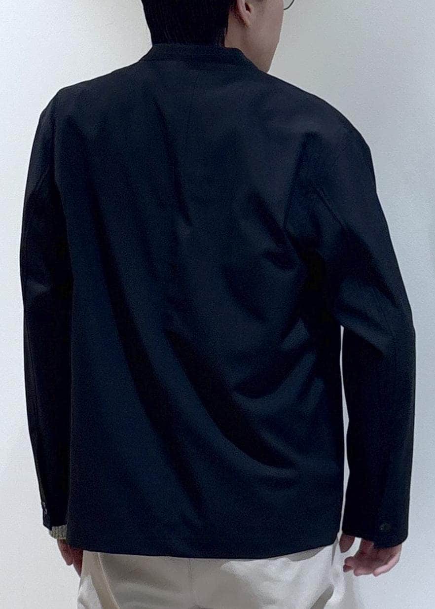 ブラック系のカーディガン/ボレロを着用したメンズの春コーディネートの3枚目の写真