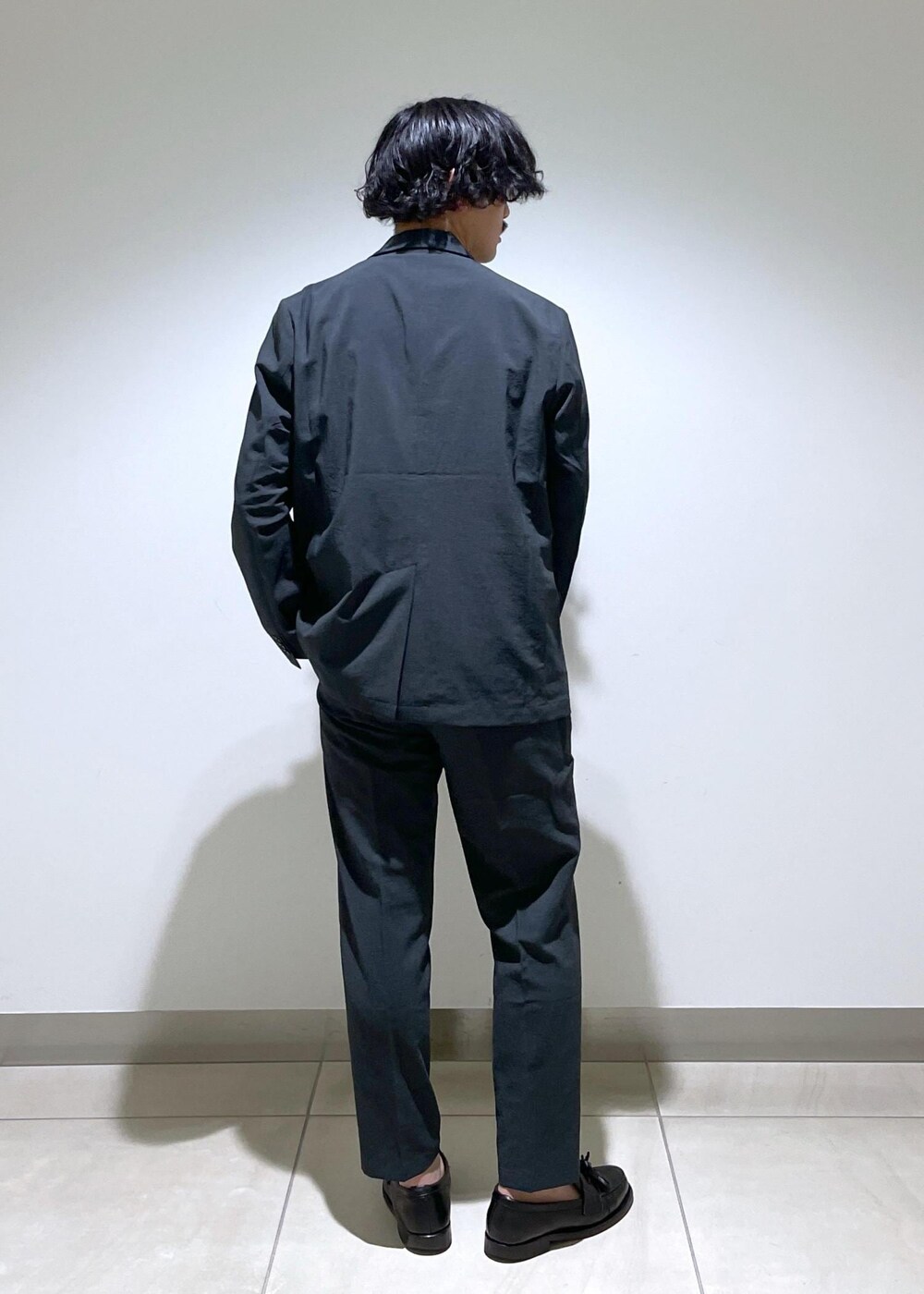 「24SS、2024SS、リランチェ、快適素材、FEMME、HOMME、UNISEX、SDGs、サステナブル、骨格ストレート、きれいめカジュアル、スーツ、セットアップ対応、セットアイテム、SETアイテム」｜「ADAM ET ROPE'の《新色追加》【RIRANCHA/リランチェ】ボックスシルエット ジャージー Tシャツ / イージーケア / ユニセックス / 吸水速乾（Tシャツ/カットソー、グリーン系）」を使った、adam_yamashitaさん（メンズ・169cm）の春コーディネートの5枚目の写真