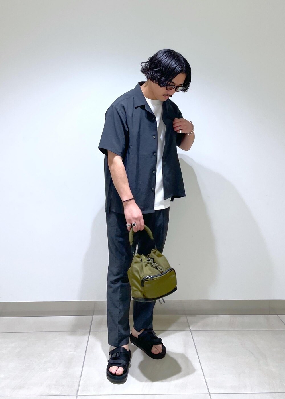 「24SS、2024SS、ADAM ET ROPÉ、FEMME、HOMME、UNISEX、SDGs、サステナブル、低身長、骨格ストレート、イエベ、セットアップ、セットアップ対応、セットアイテム、SETアイテム」|「ADAM ET ROPE'のカバロス スエット ガード ベーシック ポケット Tシャツ / 汗染み防止(Tシャツ/カットソー、ホワイト系)」を使った、adam_yamashitaさん(メンズ・169cm)の春コーディネートの9枚目の写真