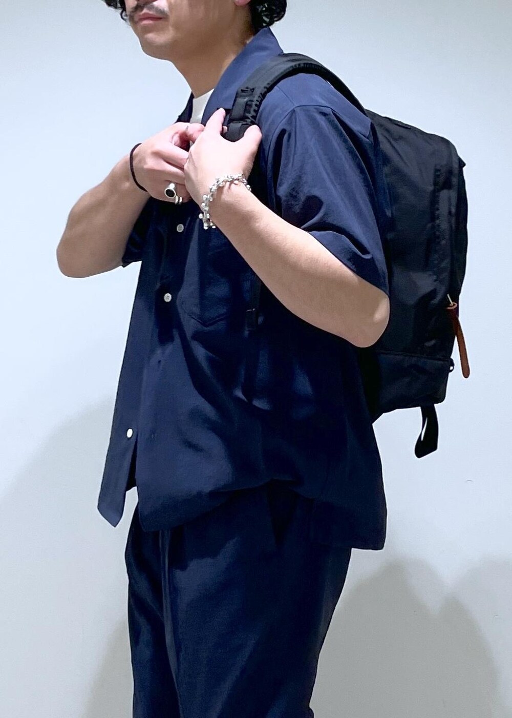 「リランチェ、24SS、2024SS、ADAM ET ROPÉ、FEMME、HOMME、UNISEX、SDGs、サステナブル、骨格ストレート、大人カジュアル、セットアップ、セットアップ対応、セットアイテム、SETアイテム」｜「ADAM ET ROPE'のカバロス スエット ガード ベーシック ポケット Tシャツ / 汗染み防止（Tシャツ/カットソー、ホワイト系）」を使った、adam_yamashitaさん（メンズ・169cm）の春コーディネートの2枚目の写真