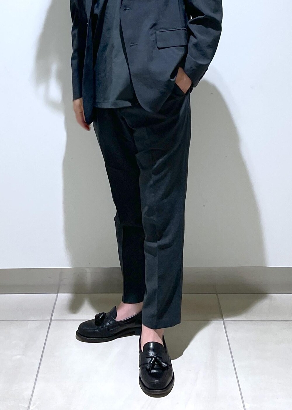 「24SS、2024SS、リランチェ、快適素材、FEMME、HOMME、UNISEX、SDGs、サステナブル、骨格ストレート、きれいめカジュアル、スーツ、セットアップ対応、セットアイテム、SETアイテム」｜「ADAM ET ROPE'の《新色追加》【RIRANCHA/リランチェ】ボックスシルエット ジャージー Tシャツ / イージーケア / ユニセックス / 吸水速乾（Tシャツ/カットソー、グリーン系）」を使った、adam_yamashitaさん（メンズ・169cm）の春コーディネートの3枚目の写真