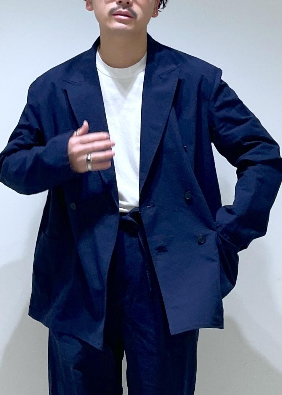 「セットアップ、24SS、長袖、ネイビー、ジャケット、オーバーサイズ、ボタン、ADAM ET ROPÉ、HOMME、UNISEX、SDGs、サステナブル、低身長、きれいめ、大人カジュアル」｜「ADAM ET ROPE'のコットンシルクネップ ルーズシルエット ワイド イージー スラックス / セットアップ対応（スラックス、ブルー系）」を使った、adam_yamashitaさん（メンズ・169cm）の冬コーディネートの2枚目の写真