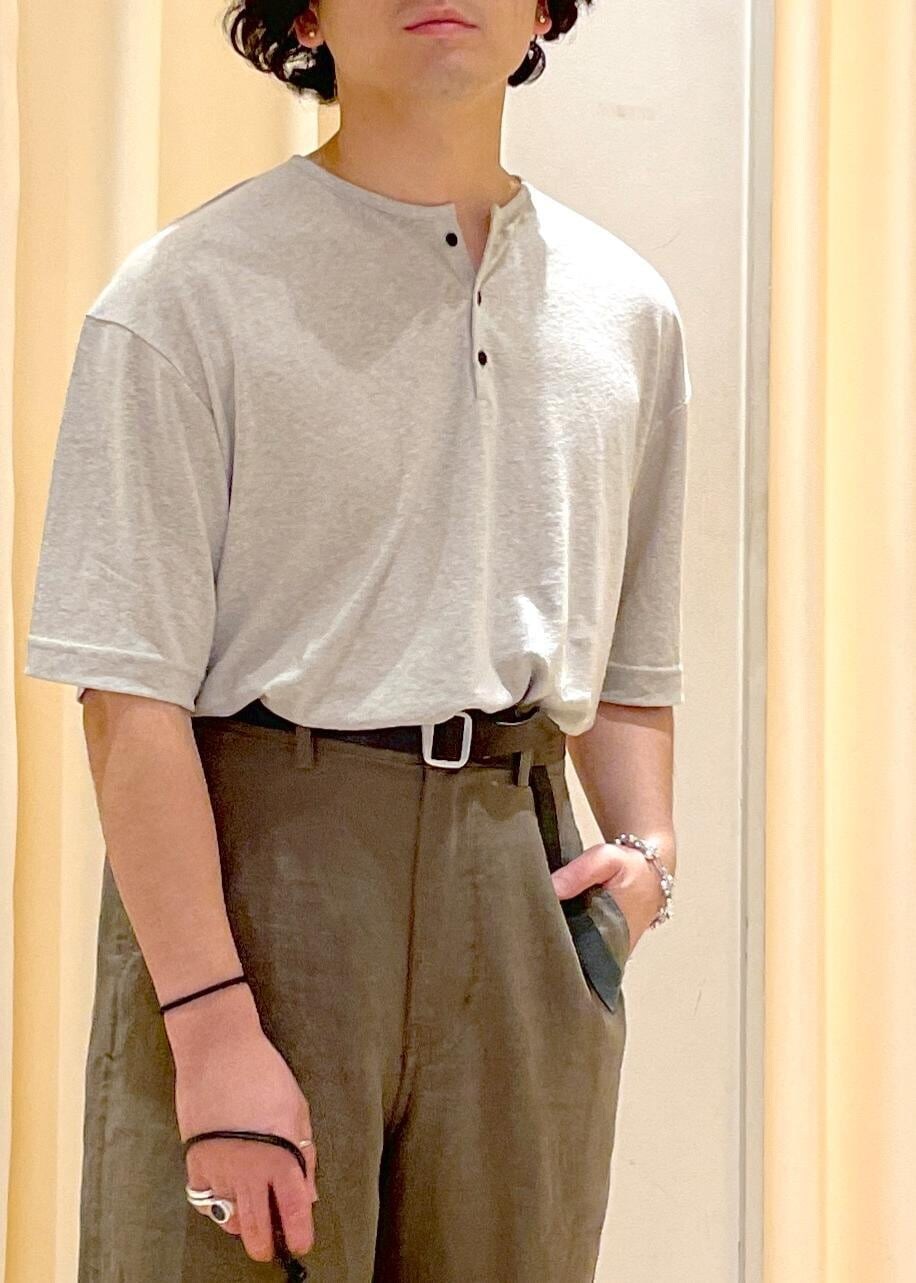 「リネン、麻、サングラス、レザーバッグ、24SS、2024SS、新作、ヘンリーネック、ADAM ET ROPÉ、FEMME、HOMME、UNISEX、SDGs、サステナブル、低身長」|「ADAM ET ROPE'の【20/80】 SHRINK LEATHER AZUMA BUKURO(ショルダーバッグ、ブラック系)」を使った、adam_yamashitaさん(メンズ・169cm)の春コーディネートの8枚目の写真