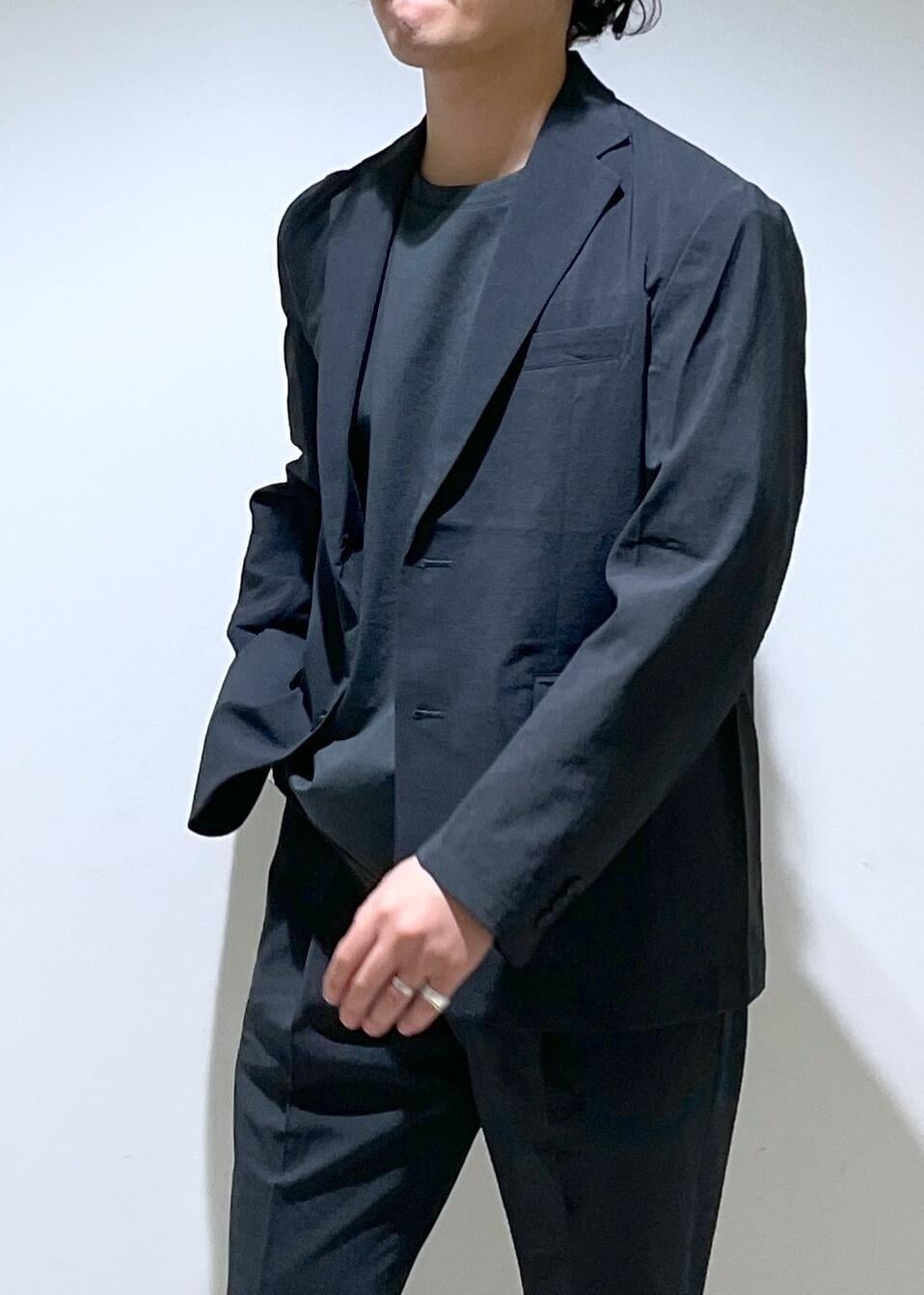 「24SS、2024SS、リランチェ、快適素材、FEMME、HOMME、UNISEX、SDGs、サステナブル、骨格ストレート、きれいめカジュアル、スーツ、セットアップ対応、セットアイテム、SETアイテム」｜「ADAM ET ROPE'の《新色追加》【RIRANCHA/リランチェ】ボックスシルエット ジャージー Tシャツ / イージーケア / ユニセックス / 吸水速乾（Tシャツ/カットソー、グリーン系）」を使った、adam_yamashitaさん（メンズ・169cm）の春コーディネートの7枚目の写真