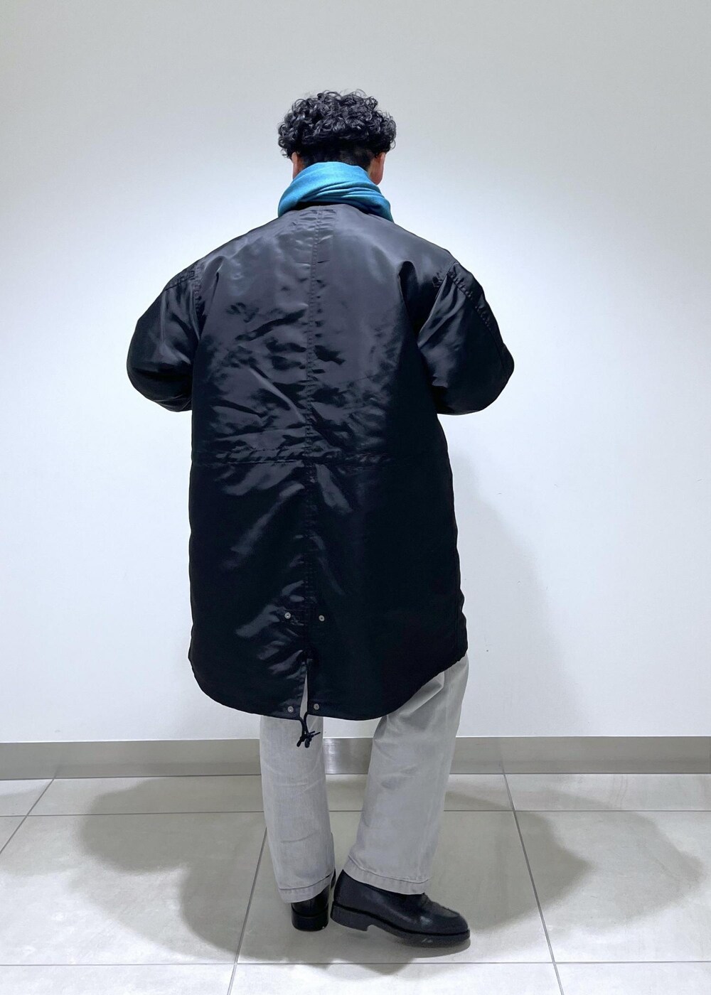 「モッズコート、マフラー、THE INOUE BROTHERS、クリスマス、ギフト、プレゼント、グローブ、手袋、SNaPMeAward23w、ADAM ET ROPÉ、FEMME、HOMME、UNISEX、SDGs、サステナブル」｜「ADAM ET ROPE'の《2点セット》ナイロンツイル M-65 ビッグシルエット モッズコート / コート＆中綿ライナーセット / ライナー取り外し可能（モッズコート、ブラック系）」を使った、adam_yamashitaさん（メンズ・169cm）の冬コーディネートの3枚目の写真