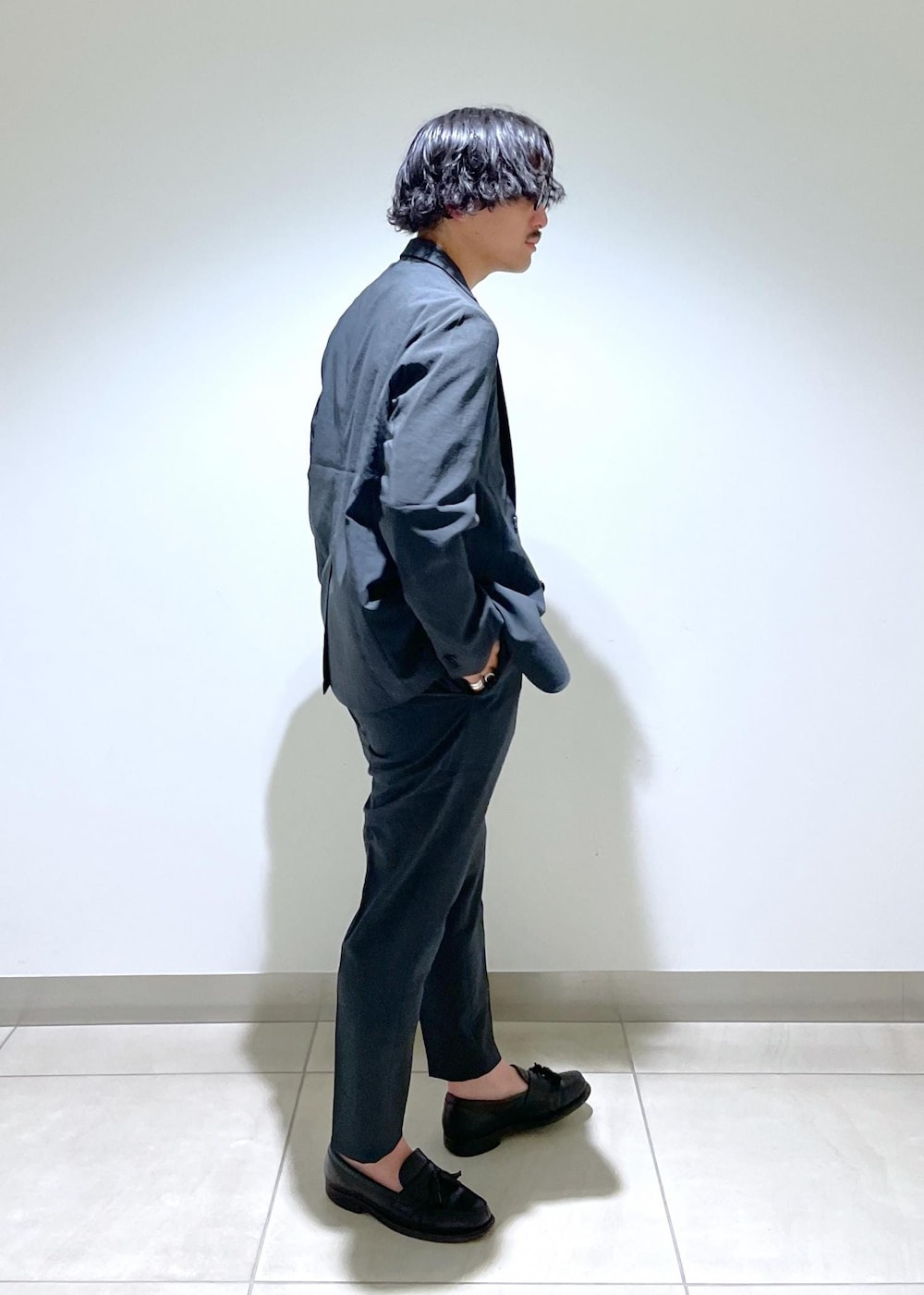 「24SS、2024SS、リランチェ、快適素材、FEMME、HOMME、UNISEX、SDGs、サステナブル、骨格ストレート、きれいめカジュアル、スーツ、セットアップ対応、セットアイテム、SETアイテム」｜「ADAM ET ROPE'の《新色追加》【RIRANCHA/リランチェ】ボックスシルエット ジャージー Tシャツ / イージーケア / ユニセックス / 吸水速乾（Tシャツ/カットソー、グリーン系）」を使った、adam_yamashitaさん（メンズ・169cm）の春コーディネートの4枚目の写真