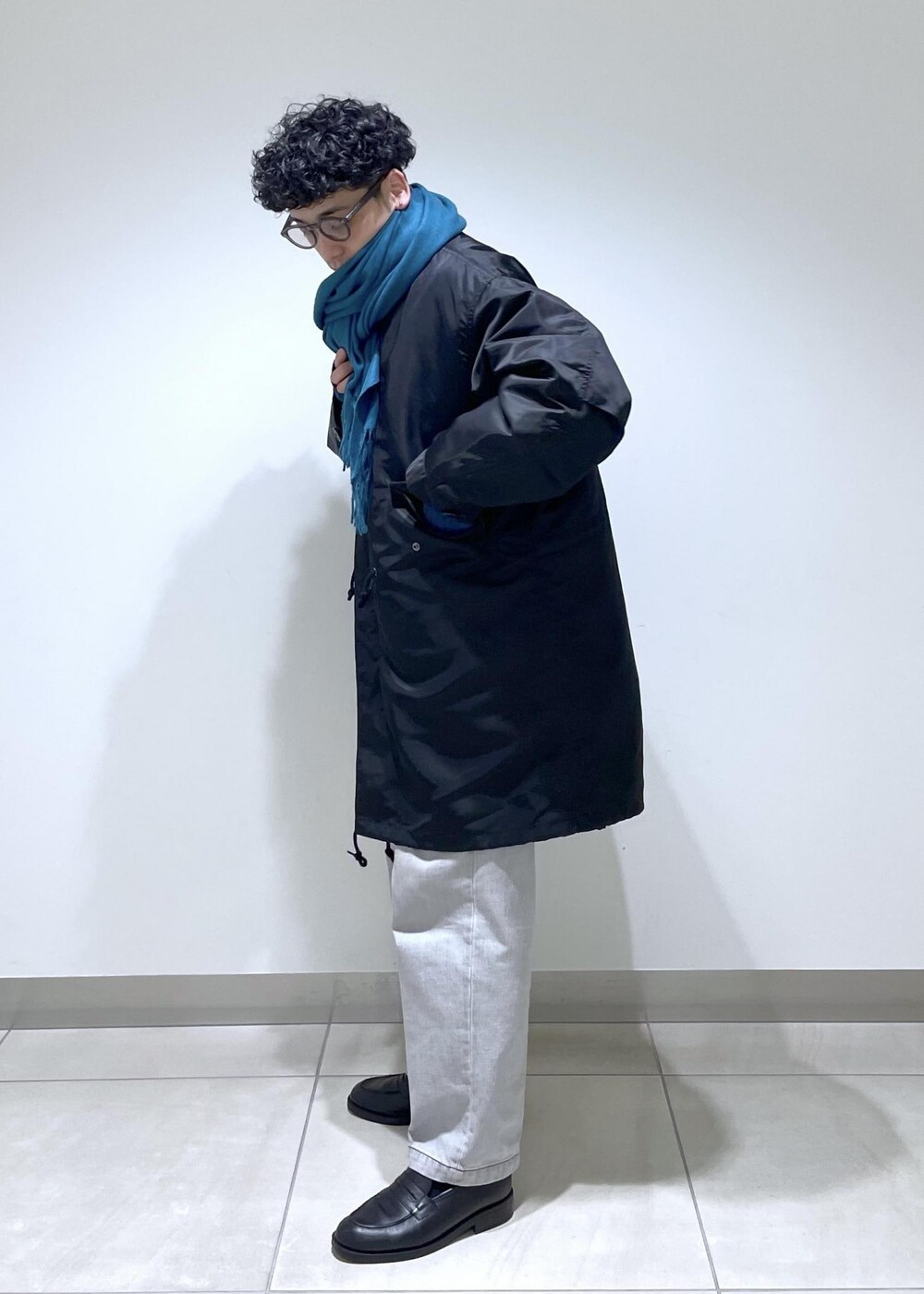 「モッズコート、マフラー、THE INOUE BROTHERS、クリスマス、ギフト、プレゼント、グローブ、手袋、SNaPMeAward23w、ADAM ET ROPÉ、FEMME、HOMME、UNISEX、SDGs、サステナブル」｜「ADAM ET ROPE'の《2点セット》ナイロンツイル M-65 ビッグシルエット モッズコート / コート＆中綿ライナーセット / ライナー取り外し可能（モッズコート、ブラック系）」を使った、adam_yamashitaさん（メンズ・169cm）の冬コーディネートの2枚目の写真