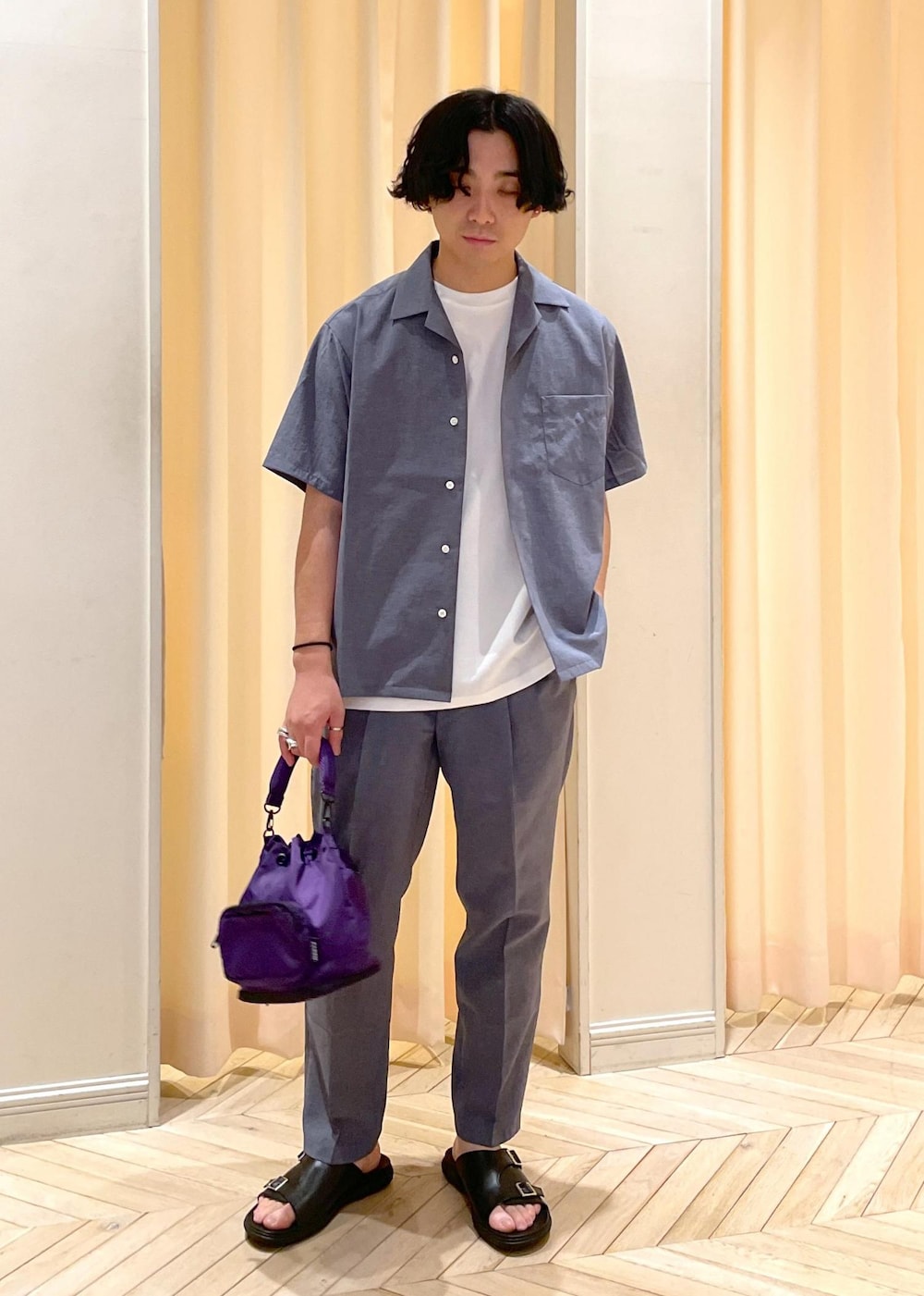 「24SS、2024SS、リランチェ、ADAM ET ROPÉ、FEMME、HOMME、UNISEX、SDGs、サステナブル、低身長、骨格ストレート、きれいめカジュアル、セットアップ、セットアップ対応、セットアイテム」|「ADAM ET ROPE'の2点セット【RIRANCHA / リランチェ】セットアップ / オープンカラーシャツ&イージーパンツ / イージーケア / ユニセックス(セットアップ、ブルー系)」を使った、adam_yamashitaさん(メンズ・169cm)の夏コーディネートの5枚目の写真