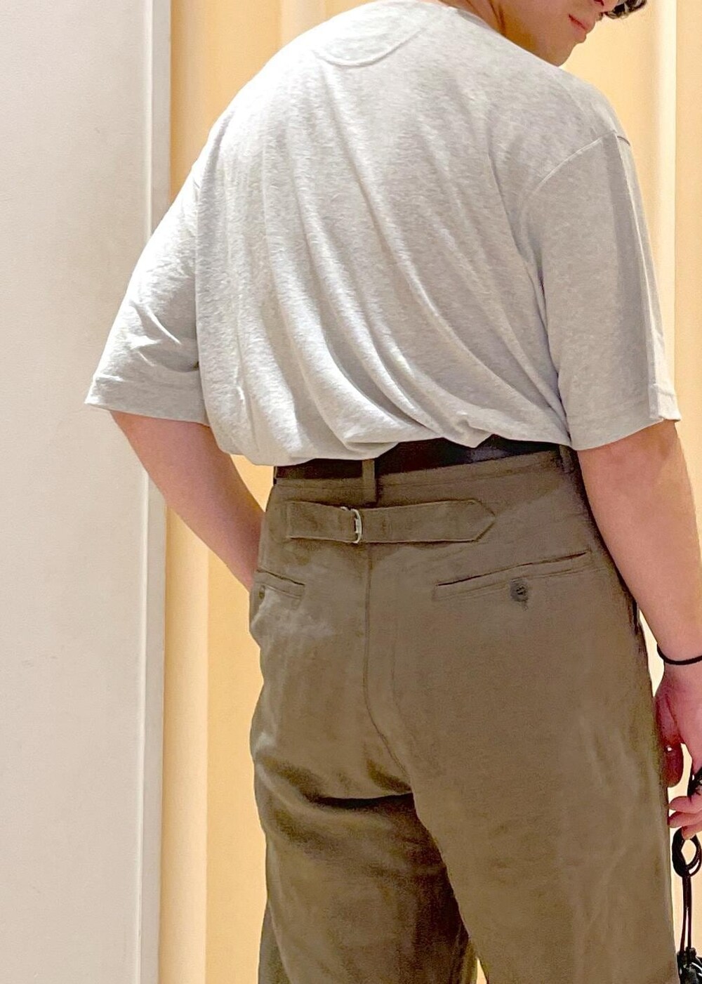 「リネン、麻、サングラス、レザーバッグ、24SS、2024SS、新作、ヘンリーネック、ADAM ET ROPÉ、FEMME、HOMME、UNISEX、SDGs、サステナブル、低身長」|「ADAM ET ROPE'の【20/80】 SHRINK LEATHER AZUMA BUKURO(ショルダーバッグ、ブラック系)」を使った、adam_yamashitaさん(メンズ・169cm)の春コーディネートの5枚目の写真