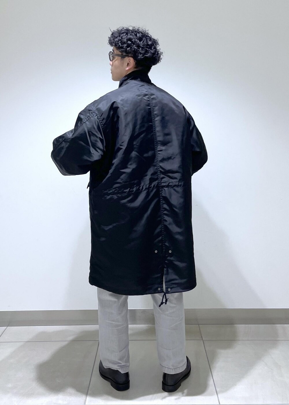 「モッズコート、マフラー、THE INOUE BROTHERS、クリスマス、ギフト、プレゼント、グローブ、手袋、SNaPMeAward23w、ADAM ET ROPÉ、FEMME、HOMME、UNISEX、SDGs、サステナブル」｜「ADAM ET ROPE'の《2点セット》ナイロンツイル M-65 ビッグシルエット モッズコート / コート＆中綿ライナーセット / ライナー取り外し可能（モッズコート、ブラック系）」を使った、adam_yamashitaさん（メンズ・169cm）の冬コーディネートの6枚目の写真