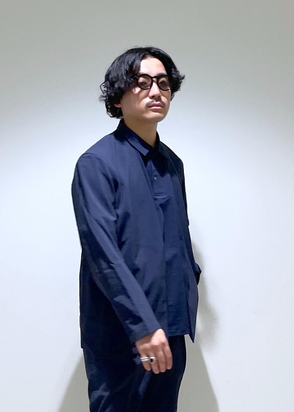 「24SS、2024SS、快適素材、リランチェ、ADAM ET ROPÉ、FEMME、HOMME、UNISEX、SDGs、サステナブル、低身長、骨格ストレート、きれいめ、きれいめカジュアル、セレモニー」｜「ADAM ET ROPE'の《新色追加》【RIRANCHA/リランチェ】ボックスシルエット ジャージー ポロシャツ / イージーケア / ユニセックス / 吸水速乾（ポロシャツ、ブルー系）」を使った、adam_yamashitaさん（メンズ・169cm）の春コーディネートの7枚目の写真