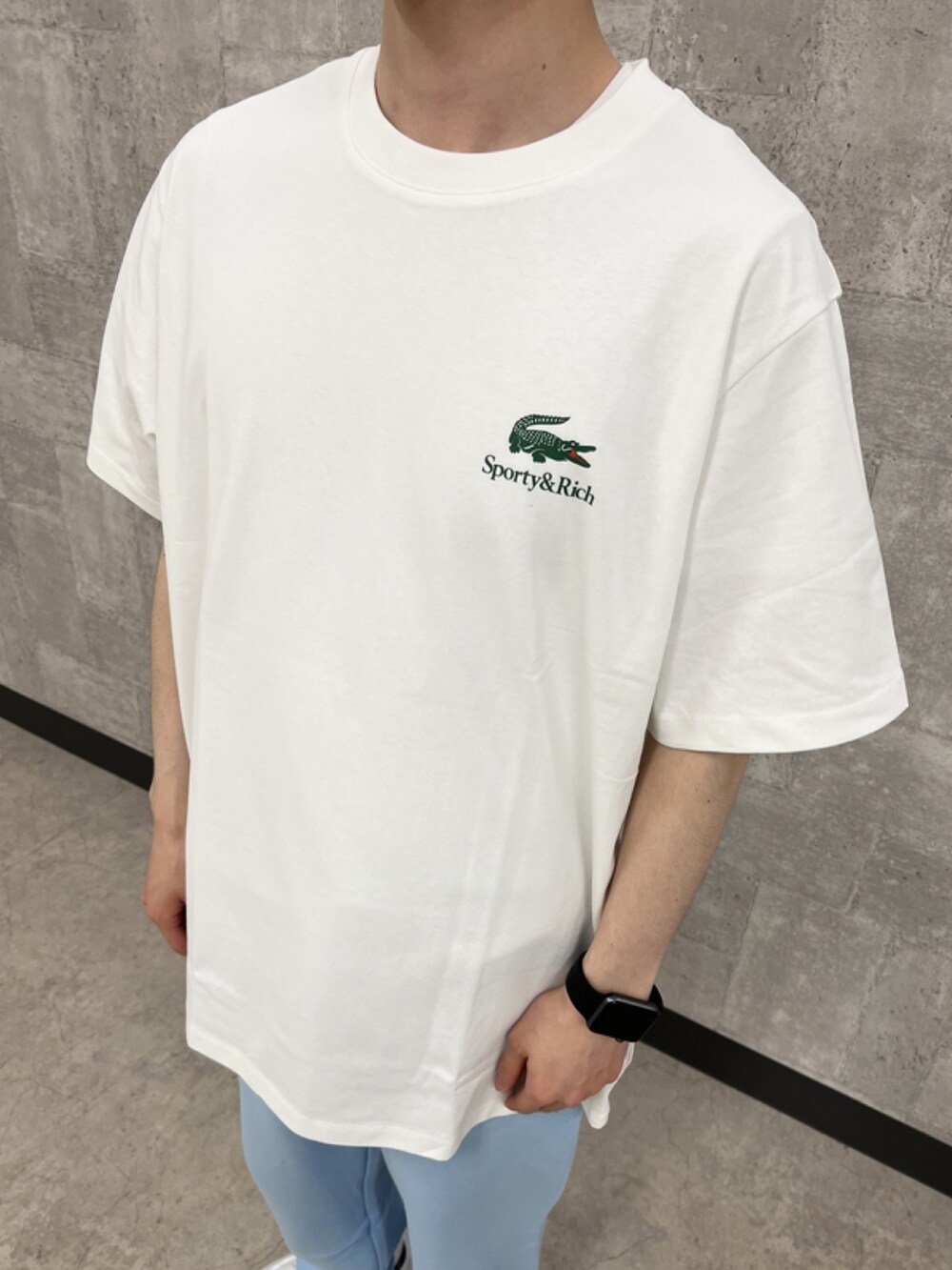 「春めき満開コーデ、春コーデ、チェックシャツ、スウェットパンツ、サンダル、トートバッグ、夏、ラコステ、LACOSTE」｜「LACOSTEのオープンネックチェックシャツ（シャツ/ブラウス、グリーン系）」を使った、sakataさん（メンズ・169cm）の春コーディネートの7枚目の写真