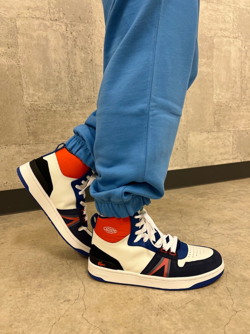 sakataさんの「メンズ L001 MID 123 1 SMA（LACOSTE）」を使ったコーディネートの8枚目の写真