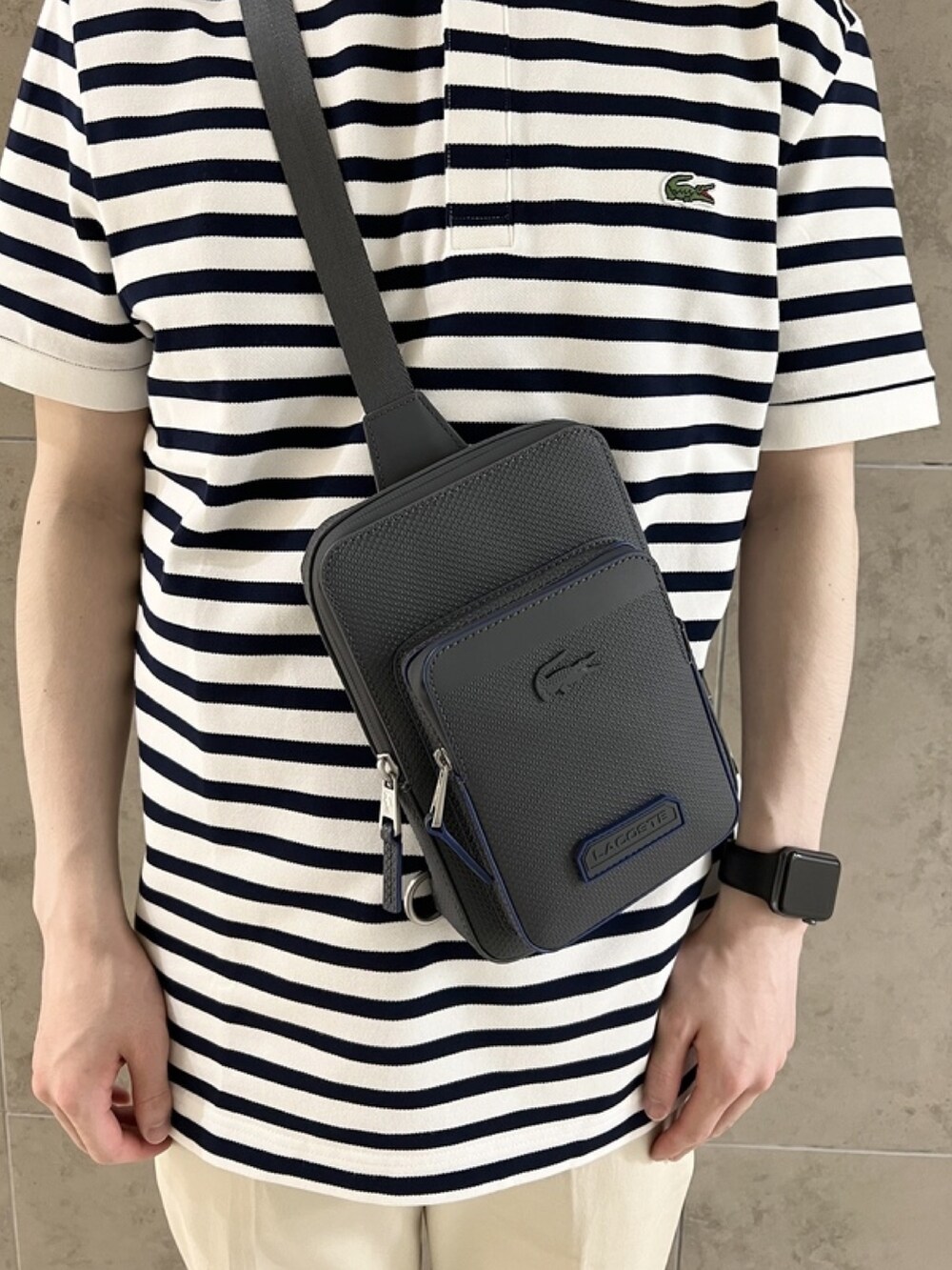 「スラックス、スニーカー、春夏コーデ、低身長コーデ、ボーダー」｜「LACOSTEのメンズ LA PIQU?E TRI 22 1（スニーカー、ホワイト系）」を使った、sakataさん（メンズ・168cm）の春コーディネートの7枚目の写真
