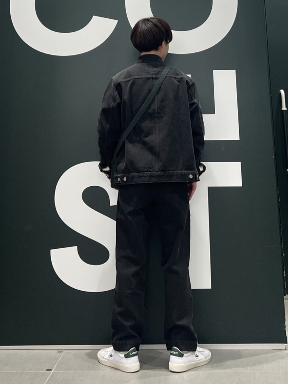 LACOSTEのデニムジャケットを使った「セットアップ」のメンズ人気