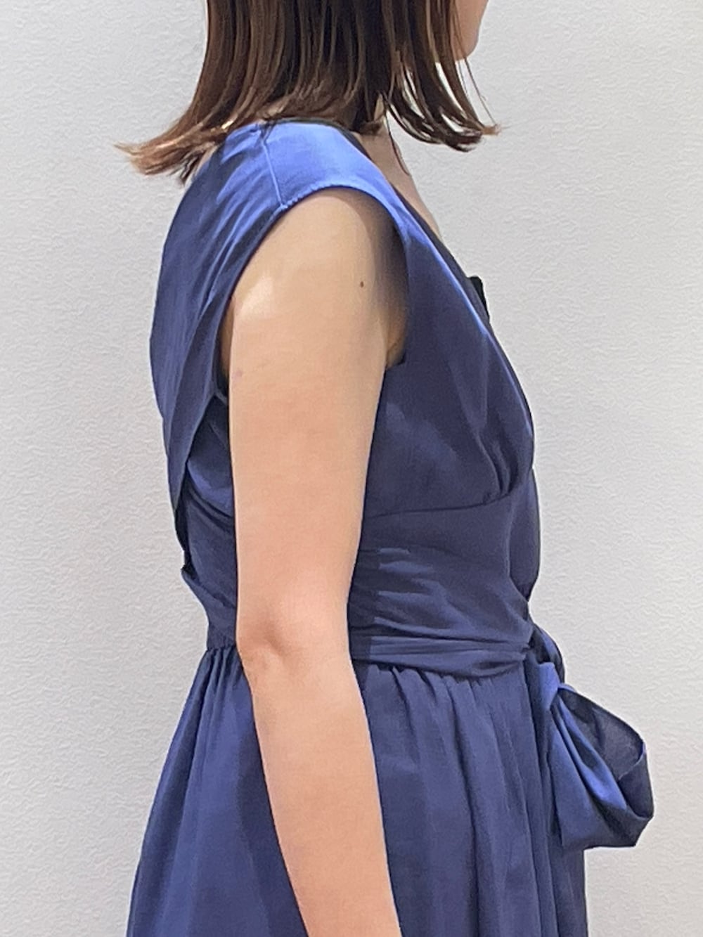 「ワンピース、リゾート、海、オトナカジュアル、オトナ女子、オトナカワイイ、お出かけコーデ、休日スタイル、おでかけコーデ、キレイめカジュアル、お洒落さんとつながりたい、今日のコーデ、ワントーンコーデ、ママコーデ、30代コーデ」｜「Au BANNISTERのスリングバックフラットサンダル（サンダル、ホワイト系）」を使った、ひかりさん（骨格ストレート・レディース・162cm）の夏コーディネートの10枚目の写真