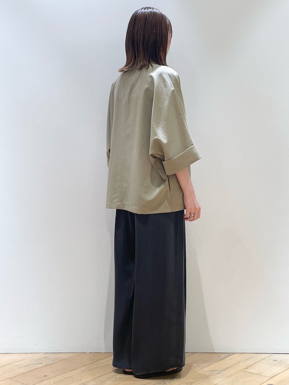 「サンダル、オトナカジュアル、ラフコーデ、大人カジュアルコーデ、夏、楽チンコーデ、夏服コーデ、ジャケット、セットアップ」|「Rouge vif Annaの撥水ドルマンハーフ袖ジャケット(テーラードジャケット、ベージュ系)」を使った、ひかりさん(骨格ストレート・レディース・162cm)の春コーディネートの2枚目の写真