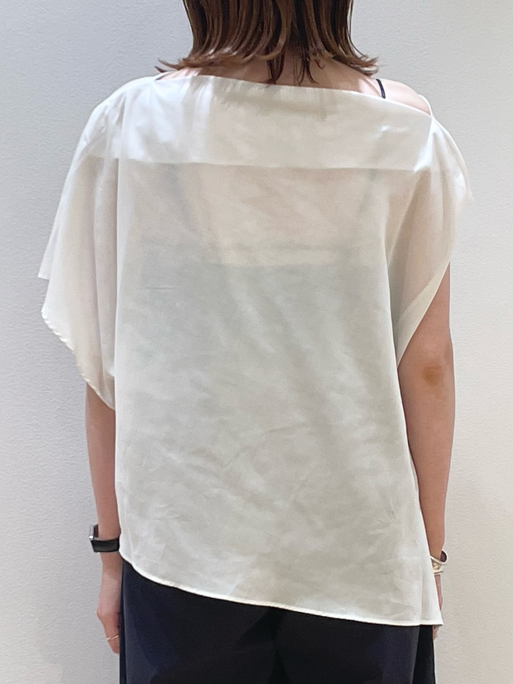 「夏服、大人可愛い、シンプルスタイル、オトナ女子、30代コーデ、キレイめ、大人カジュアルコーデ、シアー、リラックスパンツ、ブラウス、アシンメトリー、シアートップス、Rouge vif la cle(Rouge vif la cle)、オフィスカジュアル、ママコーデ」｜「Rouge vifの【ロングセラー】NEW イージー ワイドパンツ（その他パンツ、ブルー系）」を使った、ひかりさん（骨格ストレート・レディース・162cm）の夏コーディネートの9枚目の写真