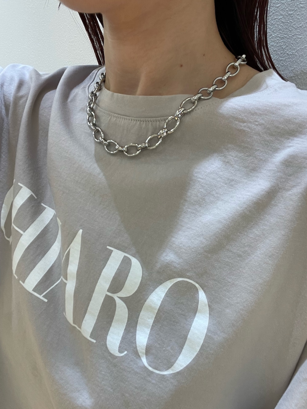 「Tシャツ、ロゴT、スカート、大人カジュアル、大人かわいい、休日スタイル、夏コーデ、おでかけコーデ、旅行コーデ、デートコーデ、きれいめカジュアル、ママコーデ、ママファッション、30代コーデ、30代ファッション」｜「MICA&DEALの＜別注＞【MICA&DEAL /マイカアンドディール】ロゴTシャツ / フレアスリーブ（Tシャツ/カットソー、ベージュ系）」を使った、ひかりさん（骨格ストレート・レディース・162cm）の夏コーディネートの9枚目の写真