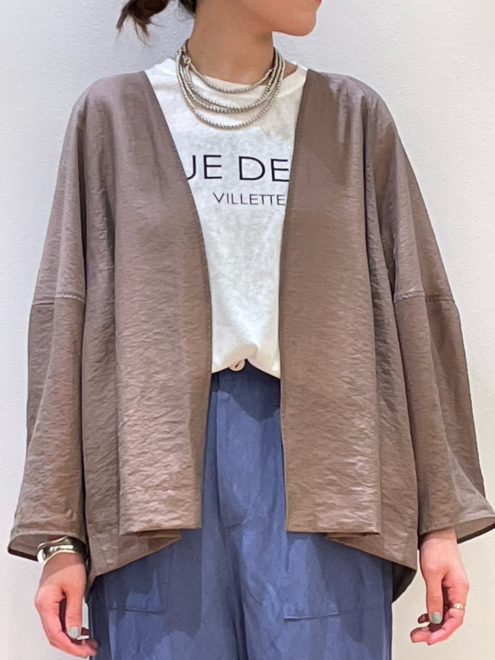 「夏コーデ、白Tシャツ、きれいめカジュアル、オトナ女子、楽チンコーデ、大人カジュアルコーデ、30代ファッション、30代コーデ、ママコーデ、ママファッション、シアートップス、ワイドパンツ、カラーパンツ、大人カジュアル、Rouge vif la cle(Rouge vif la cle)」｜「Rouge vifのスーパーロングネックレス（ネックレス、シルバー系）」を使った、ひかりさん（骨格ストレート・レディース・162cm）の夏コーディネートの9枚目の写真