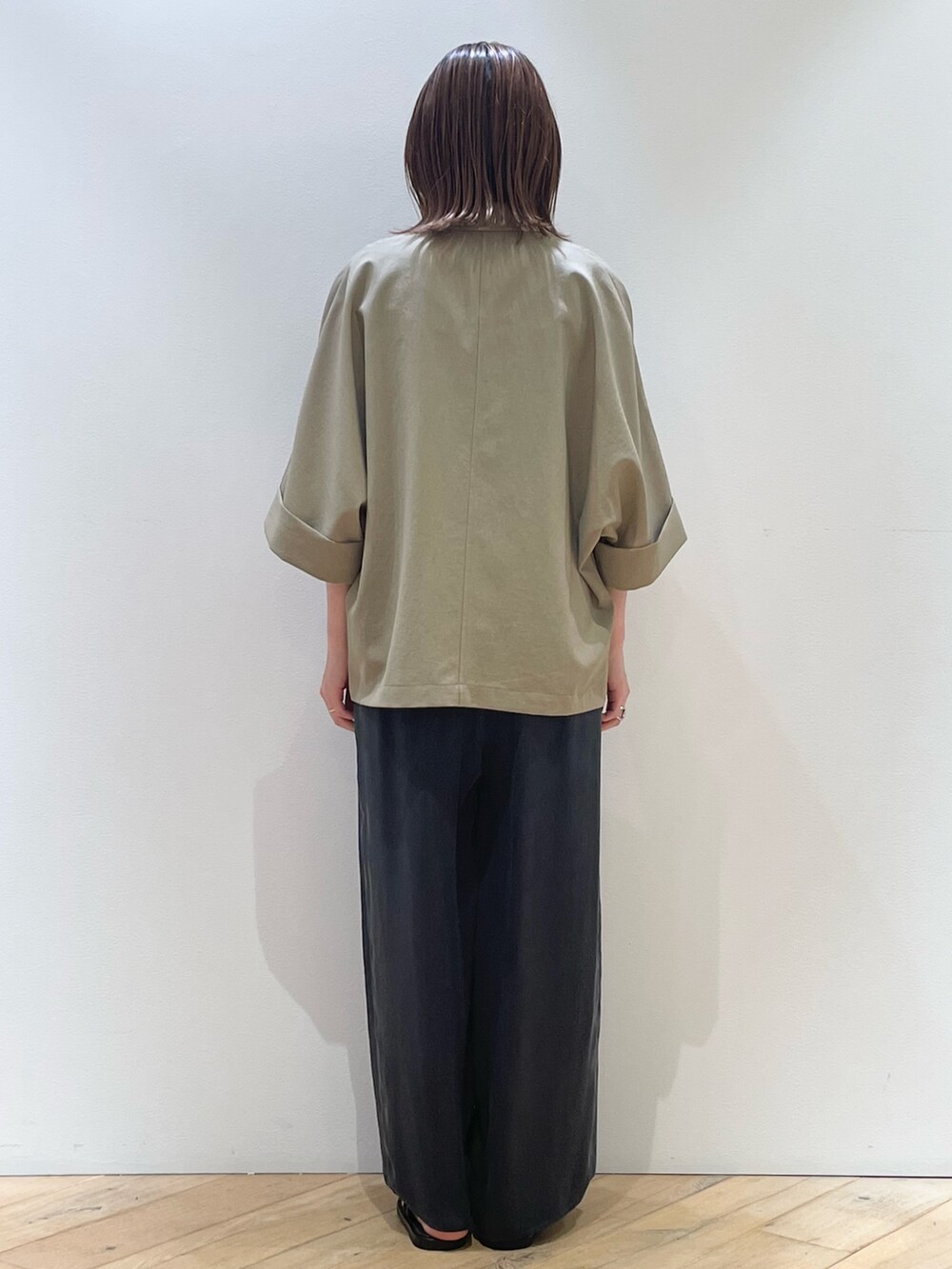 「サンダル、オトナカジュアル、ラフコーデ、大人カジュアルコーデ、夏、楽チンコーデ、夏服コーデ、ジャケット、セットアップ」|「Rouge vif Annaの撥水ドルマンハーフ袖ジャケット(テーラードジャケット、ベージュ系)」を使った、ひかりさん(骨格ストレート・レディース・162cm)の春コーディネートの3枚目の写真