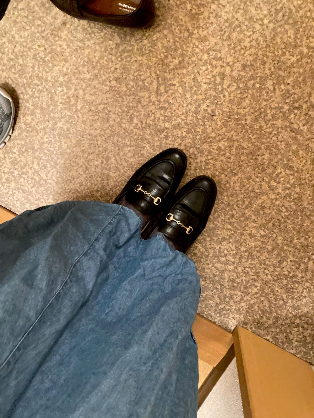 ブルー系のワンピース/ドレスを着用したレディースの春コーディネートの2枚目の写真