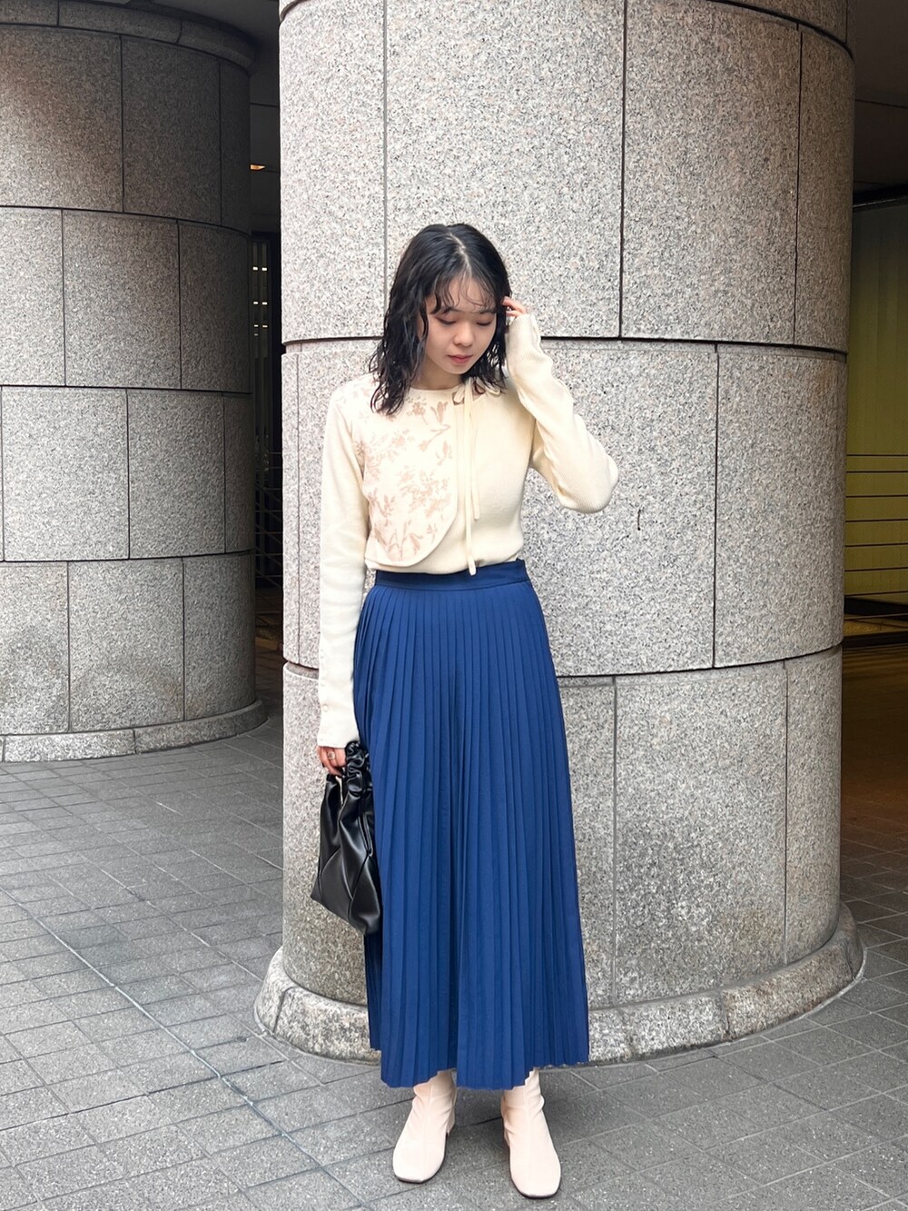 「キレイめ、おでかけコーデ、スカート、ブーツ、ブルー」｜「Steven Alanの＜Steven Alan＞PLEATED MAXI SKIRT/スカート◆（スカート、ブルー系）」を使った、とこさん（レディース・158cm）の冬コーディネートの2枚目の写真