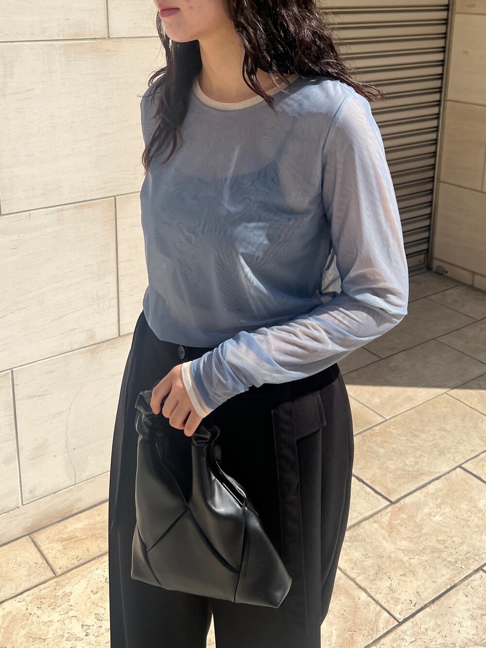 「シアートップス、シンプルスタイル」｜「CLEIOの【CLEIO】バイカラーレイヤードシアートップス／シースルートップス（Tシャツ/カットソー、ブルー系）」を使った、とこさん（レディース・158cm）の秋コーディネートの3枚目の写真