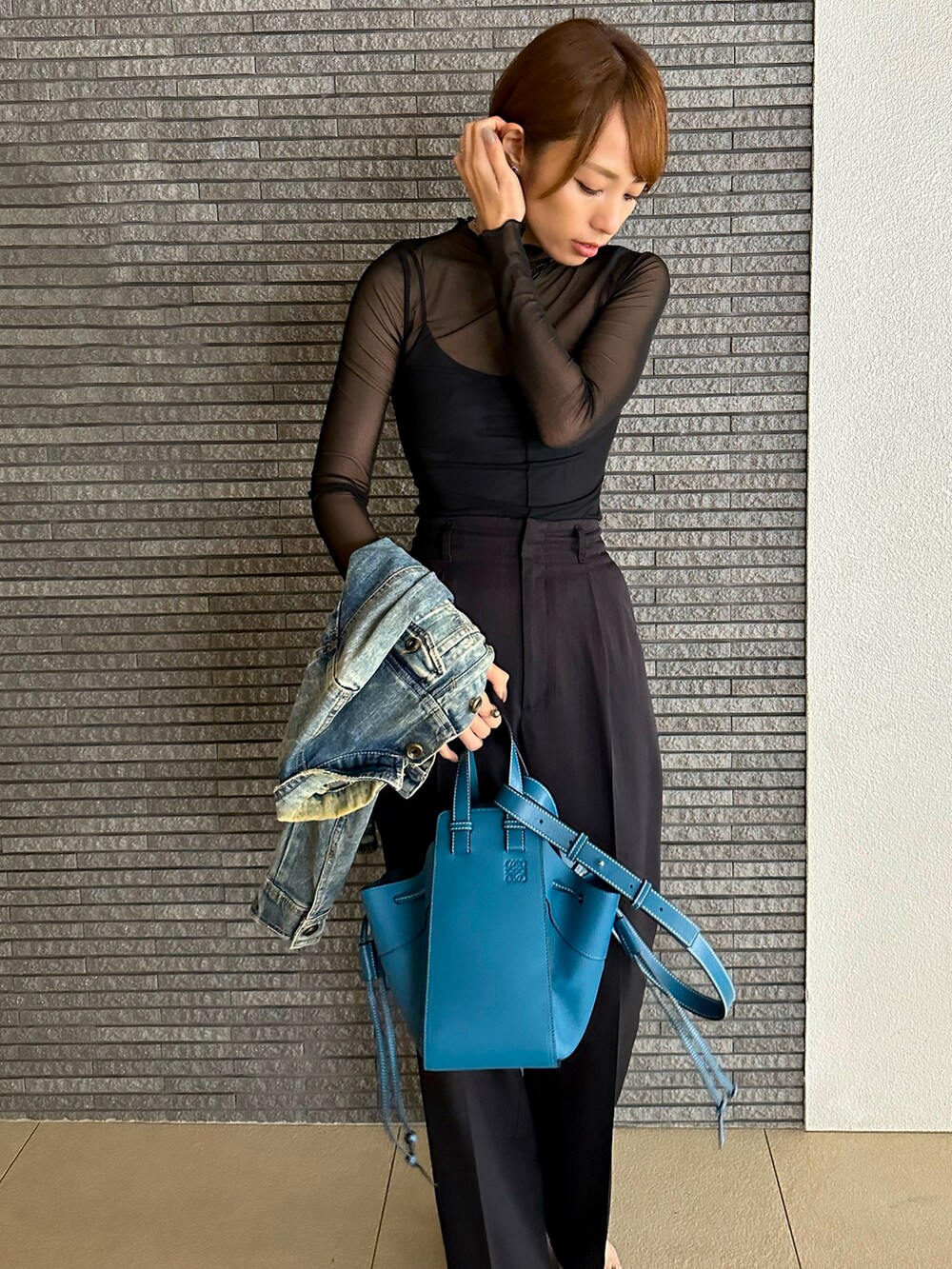 「大人カジュアル、きれいめカジュアル、ブラックコーデ、ZARA、LOEWE、Goldy、ANCHE、GU」｜「ZARAのアイテム（トップス、ブラック系）」を使った、harucoさん（レディース・167cm）の春コーディネートの2枚目の写真