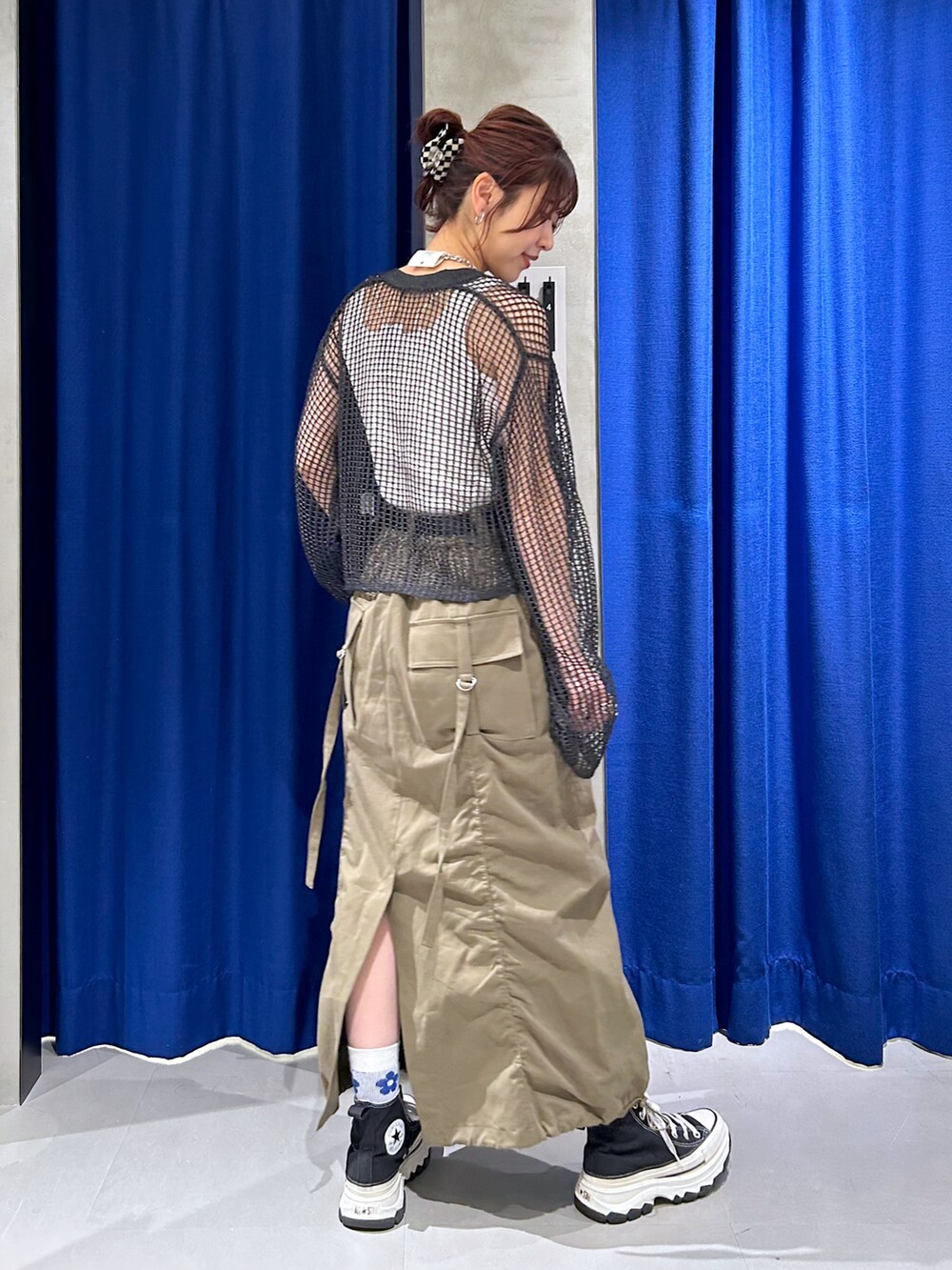 「カーディガン、タンクトップ、スカート、厚底スニーカー、カーキ、メッシュ、夏コーデ、カジュアル、骨格ナチュラル」｜「PAGEBOYのミントヤーンスクエアネックタンク（タンクトップ、ホワイト系）」を使った、ゆきほさん（骨格ナチュラル・レディース・159cm）の夏コーディネートの4枚目の写真