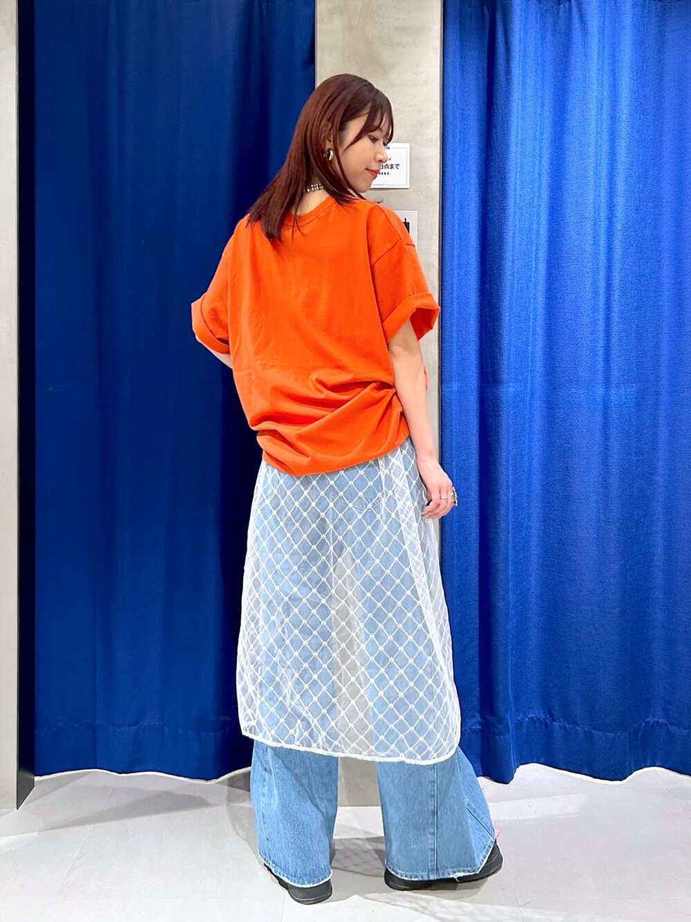 「無地T、レイヤード、レイヤードスタイル、チュールスカート、チュール、デニム、ワイドデニム、オレンジ、夏コーデ」｜「PAGEBOYのチュールレイヤード（スカート、ホワイト系）」を使った、ゆきほさん（骨格ナチュラル・レディース・159cm）の夏コーディネートの4枚目の写真