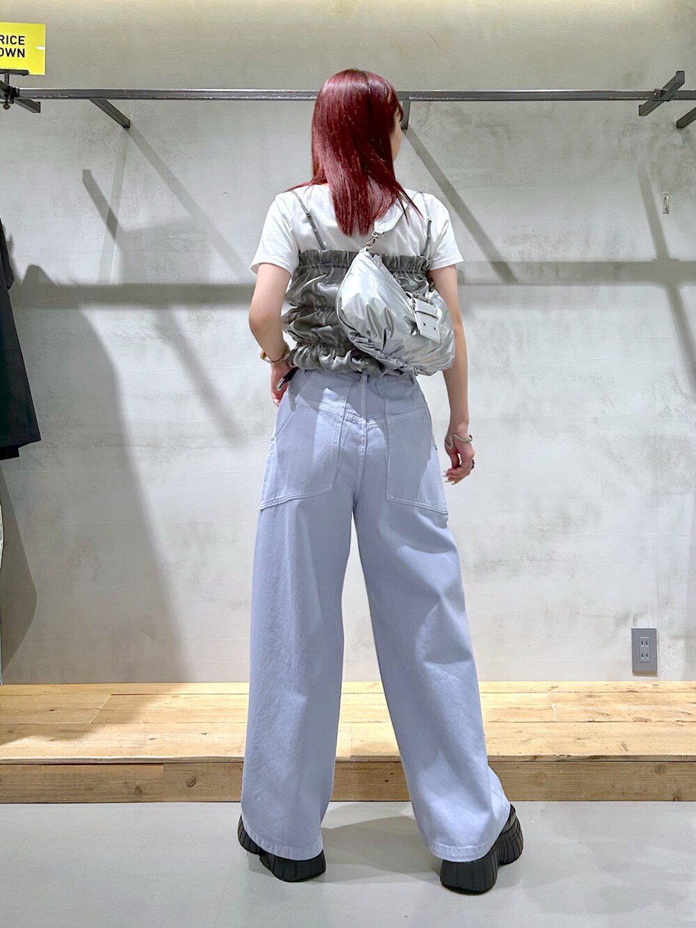 「ビスチェ、シルバー、ヴィンテージライク、カラーパンツ、カラーデニム、ワイドパンツ、タックパンツ、厚底サンダル、カジュアル、夏コーデ」｜「PAGEBOYの<高畠百加着用アイテム>2WAYグロッシービスチェ（その他トップス、シルバー系）」を使った、ゆきほさん（骨格ナチュラル・レディース・159cm）の夏コーディネートの4枚目の写真