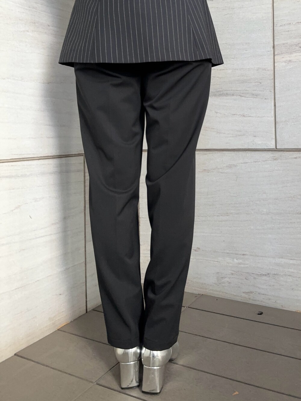 その他のテーラードジャケットを着用したレディースの冬コーディネートの10枚目の写真