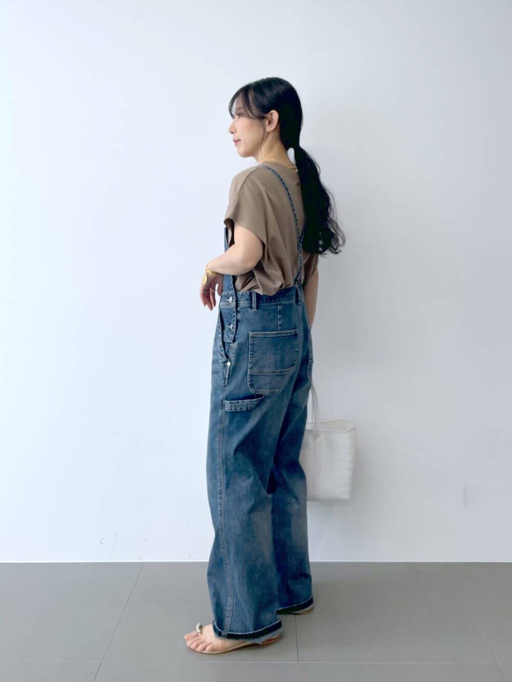 「着痩せ・細見え、体型カバー、休日コーデ、カジュアル、オーバーサイズ、ウォッシャブル、BARNYARDSTORM、ChooseYourFavT_BARNYARDSTORM」｜「BARNYARDSTORMのBARNYARDSTORM / メタルツキレザートング（サンダル、イエロー系）」を使った、なーさん（レディース・156cm）の夏コーディネートの2枚目の写真