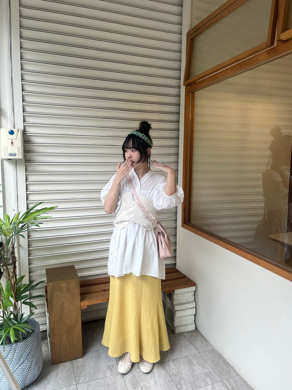 「初夏コーデ、淡色コーデ、淡色女子、ootd、LOWRYS FARM、one after another NICE CLAUP、夏」｜「LOWRYS FARMのフクレジャガードカットフレアスカート（スカート、ホワイト系）」を使った、jieee03eeさん（レディース・163cm）の春コーディネートの2枚目の写真
