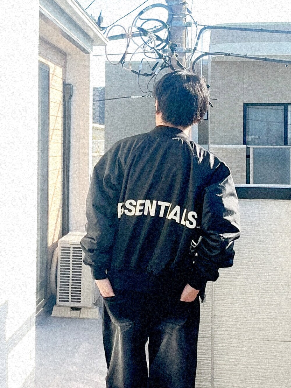 「グラデーションデニム、大人コーデ、大人カジュアル、ワイドパンツ、ブラック、秋っぽコーデ更新中、MA-1、スターティングオーバー、ootd、着回しコーデ、ストリート、タックイン、シンプル、秋コーデ」|「Starting Overのビッグシルエット袖ロールアップTシャツ(Tシャツ/カットソー、グリーン系)」を使った、(asatomoz)さん(メンズ・170cm)の秋コーディネートの3枚目の写真