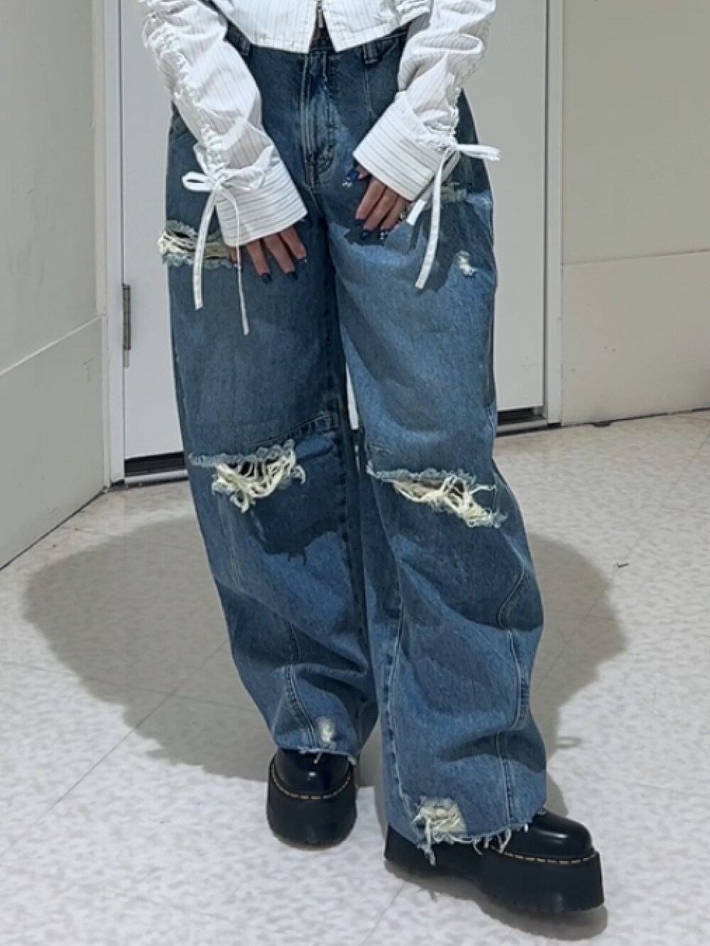 「jouetie、jouetiefashionista、jouetie_ootd、jouetieコーデ、シャツ、シャツスタイル、シャツコーデ、低身長、低身長コーデ、低身長女子、骨格、骨格ウェーブ」｜「jouetieのギャザースリーブストライプシャツ（シャツ/ブラウス、ホワイト系）」を使った、ALICEさん（骨格ウェーブ・レディース・152cm）の春コーディネートの7枚目の写真