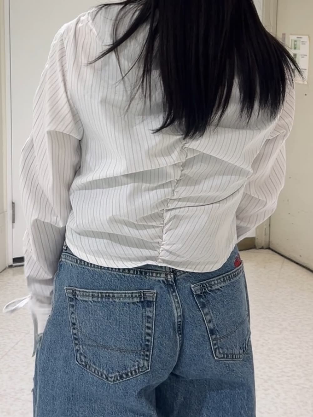 「jouetie、jouetiefashionista、jouetie_ootd、jouetieコーデ、シャツ、シャツスタイル、シャツコーデ、低身長、低身長コーデ、低身長女子、骨格、骨格ウェーブ」｜「jouetieのギャザースリーブストライプシャツ（シャツ/ブラウス、ホワイト系）」を使った、ALICEさん（骨格ウェーブ・レディース・152cm）の春コーディネートの5枚目の写真