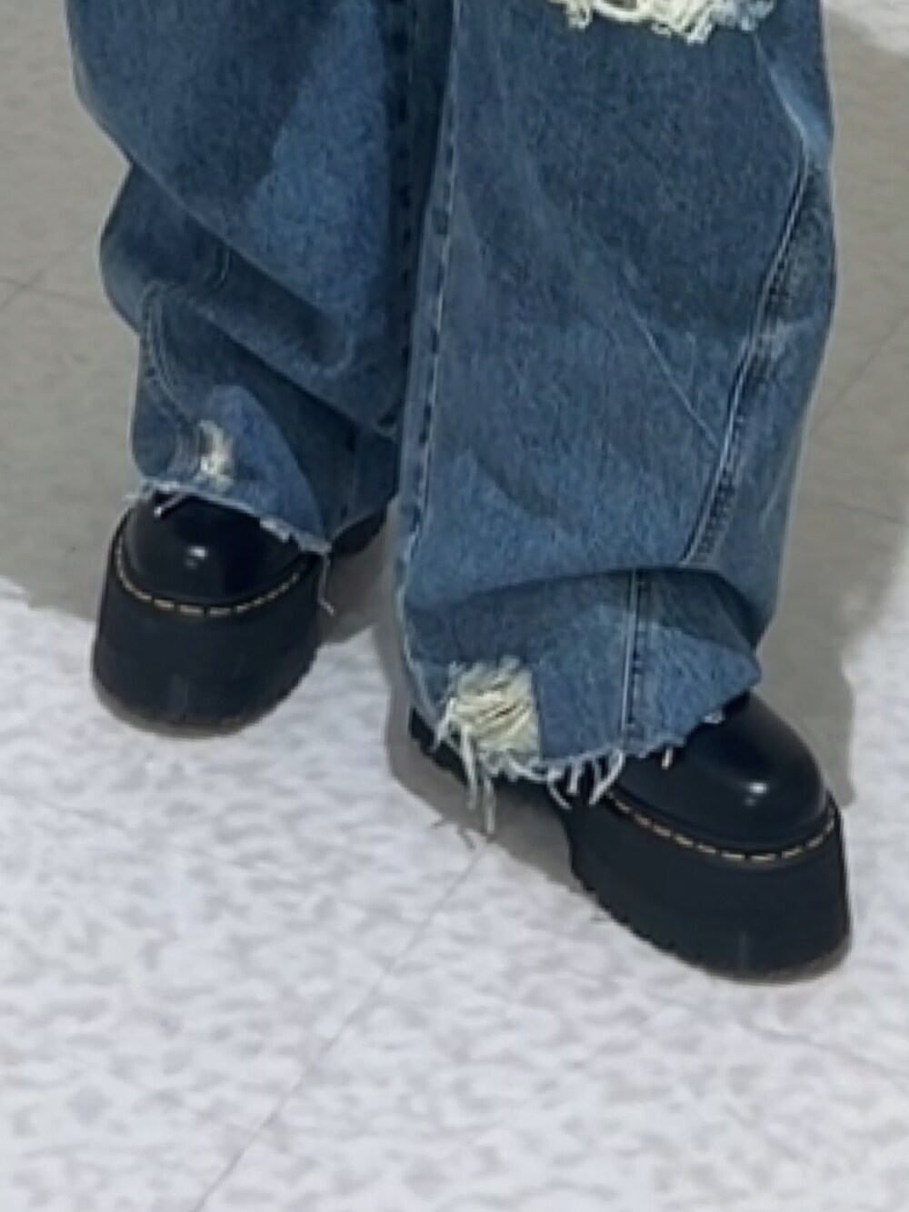 「jouetie、jouetiefashionista、jouetie_ootd、jouetieコーデ、シャツ、シャツスタイル、シャツコーデ、低身長、低身長コーデ、低身長女子、骨格、骨格ウェーブ」｜「jouetieのギャザースリーブストライプシャツ（シャツ/ブラウス、ホワイト系）」を使った、ALICEさん（骨格ウェーブ・レディース・152cm）の春コーディネートの8枚目の写真